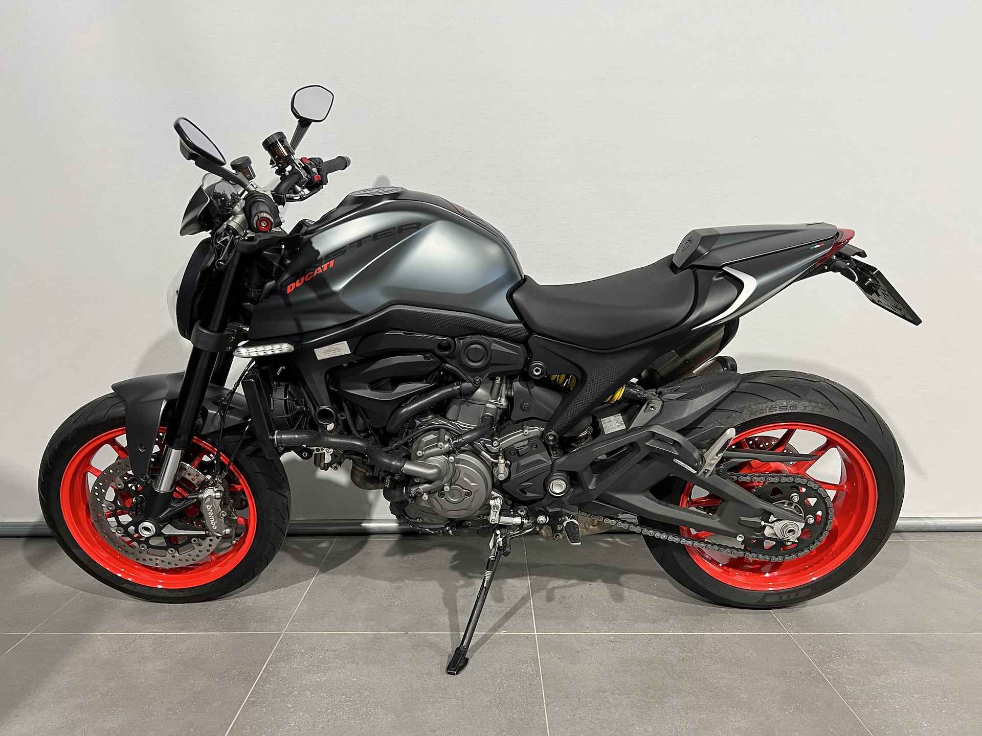 Ducati MONSTER + - 8/9