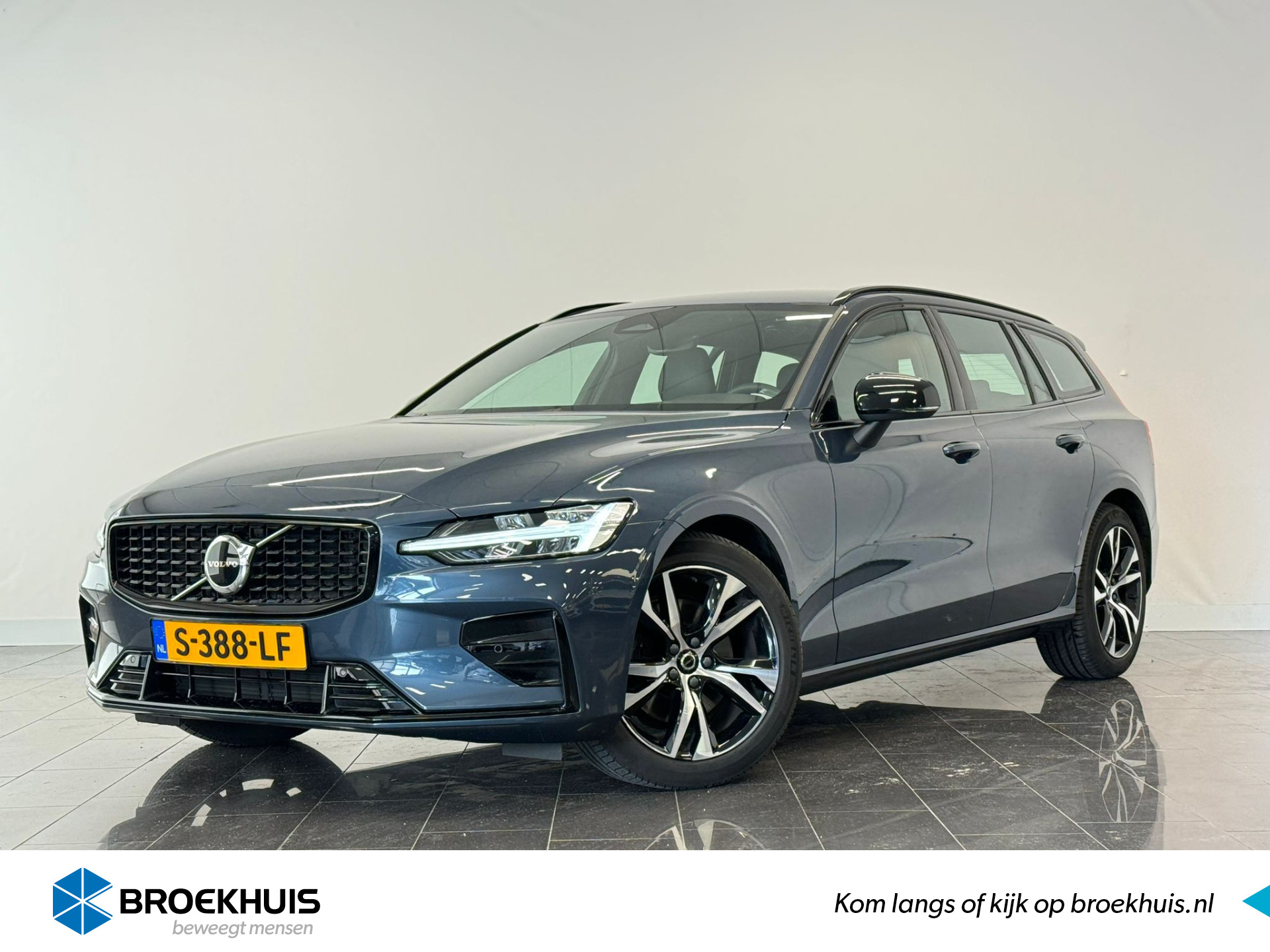Volvo V60 B4 Plus Dark | IntelliSafe Assist | Climate Pack | Camera | Leder | bij viaBOVAG.nl