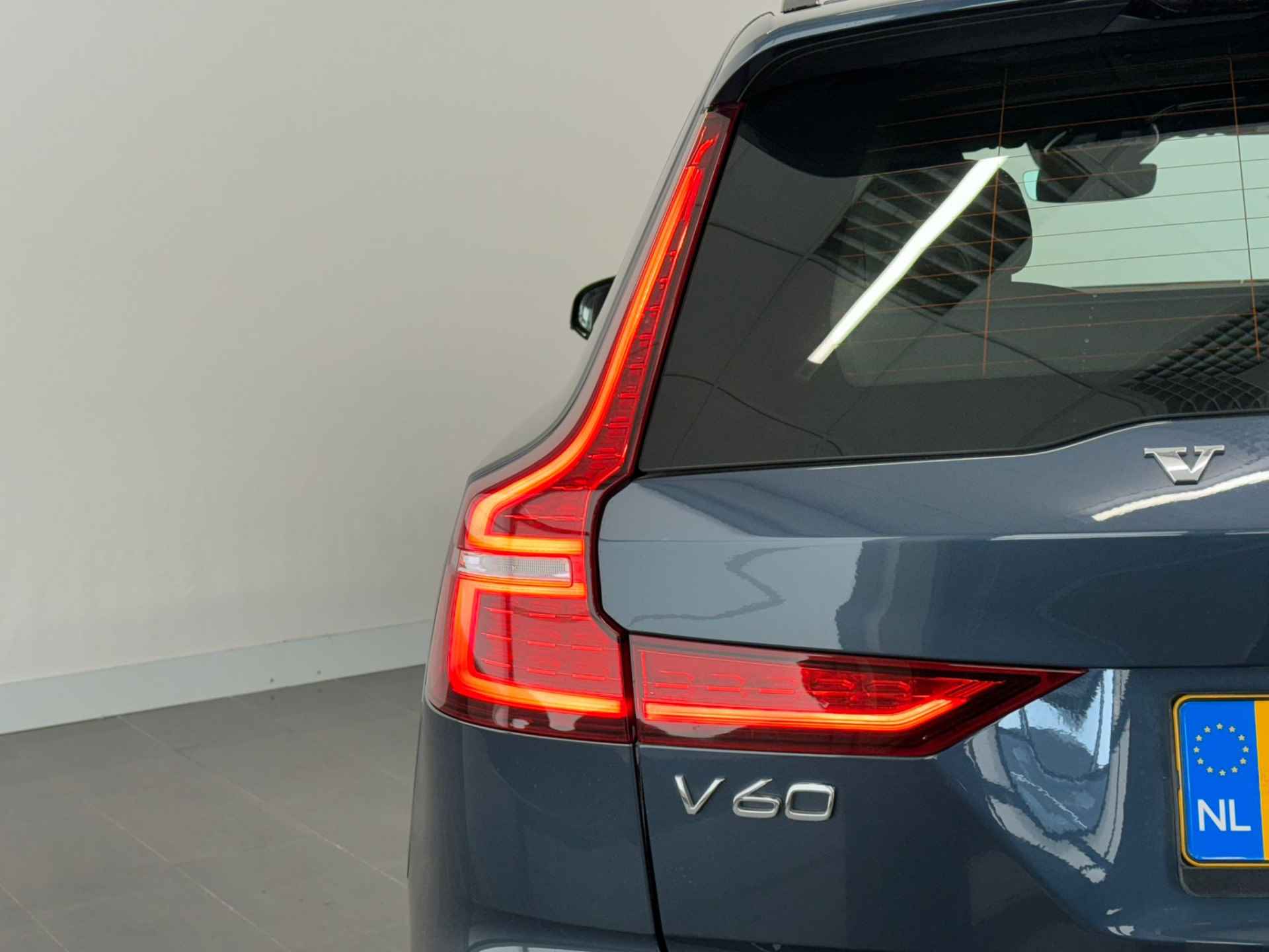 Volvo V60 B4 Plus Dark | IntelliSafe Assist | Climate Pack | Camera | Leder | - 37/39