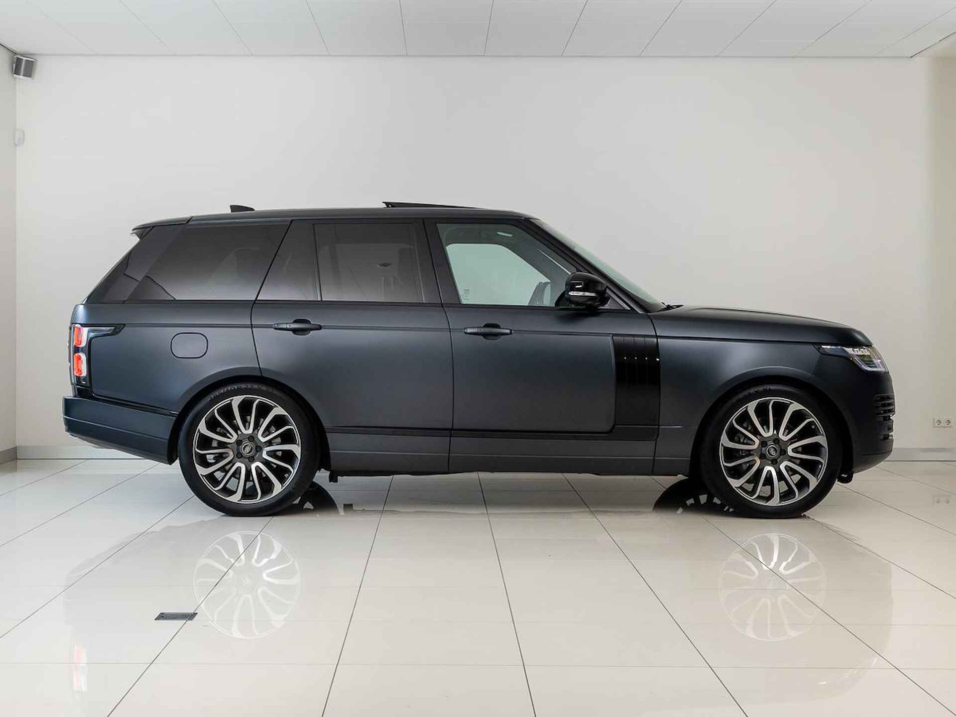 Land Rover Range Rover 4.4 SDV8 Autobiography | SVO Palette Black | Trekhaak | 24 maanden Approved - 6/26