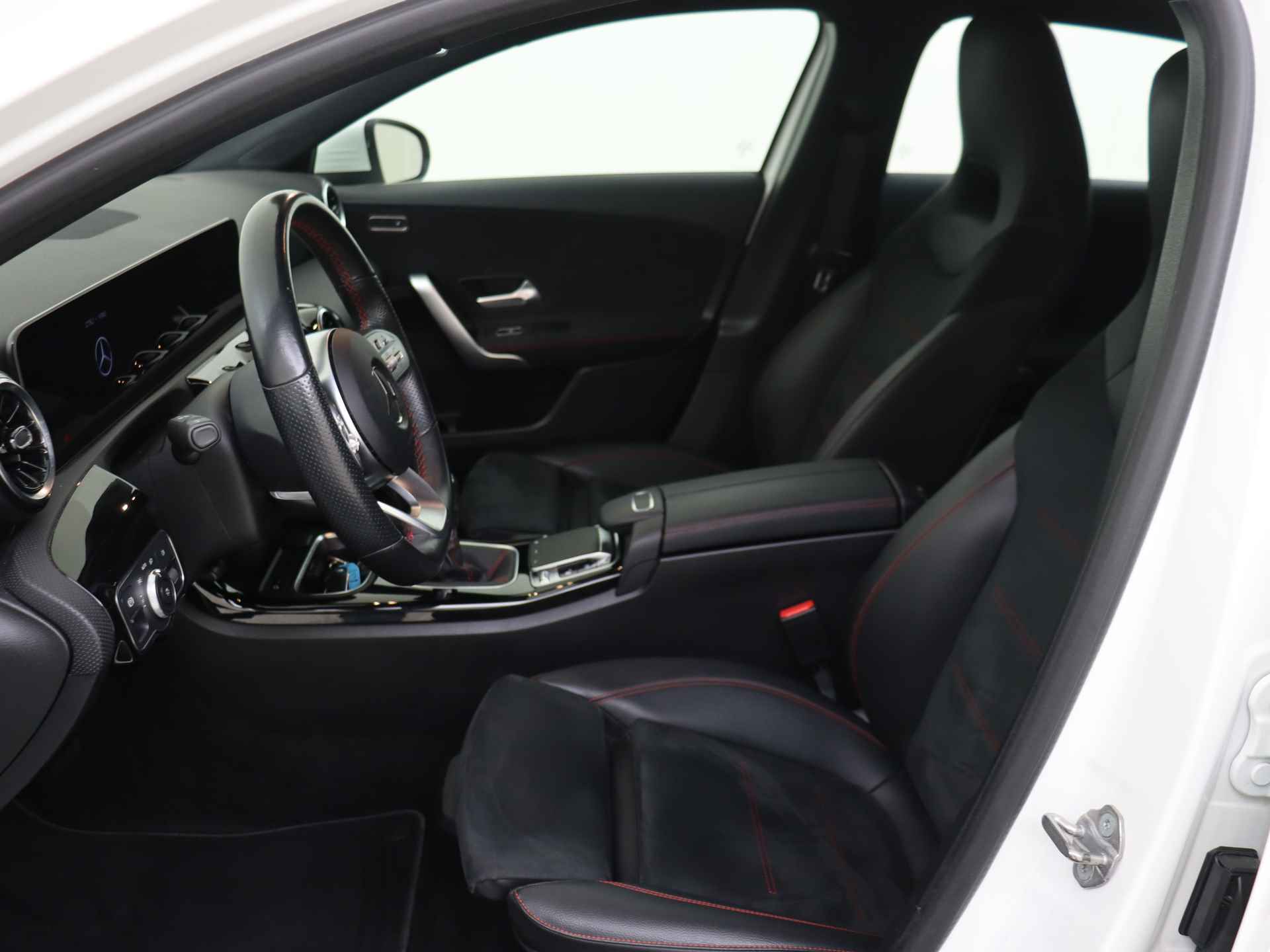 Mercedes-Benz A-Klasse 160 Business Solution AMG | Navigatie | Widescreen Cockpit | 18 inch Lichtmetalen velgen . - 10/31