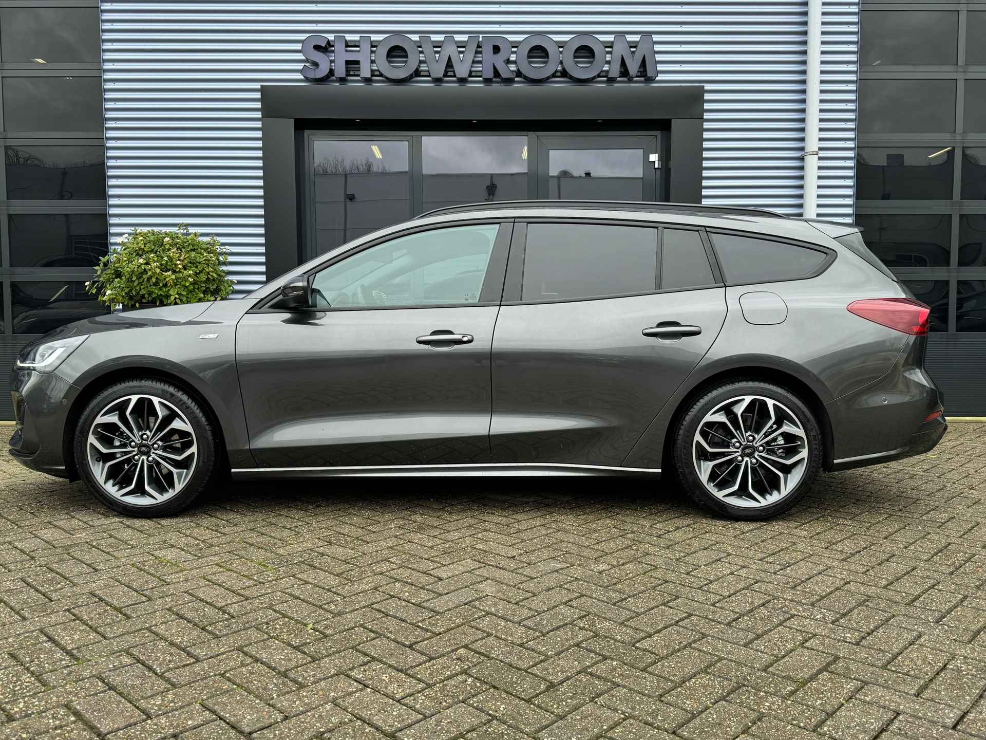 Ford Focus Wagon 1.0 EcoBoost Hybrid ST Line X Navi|Camera|PDC|Apple Carplay - 3/37