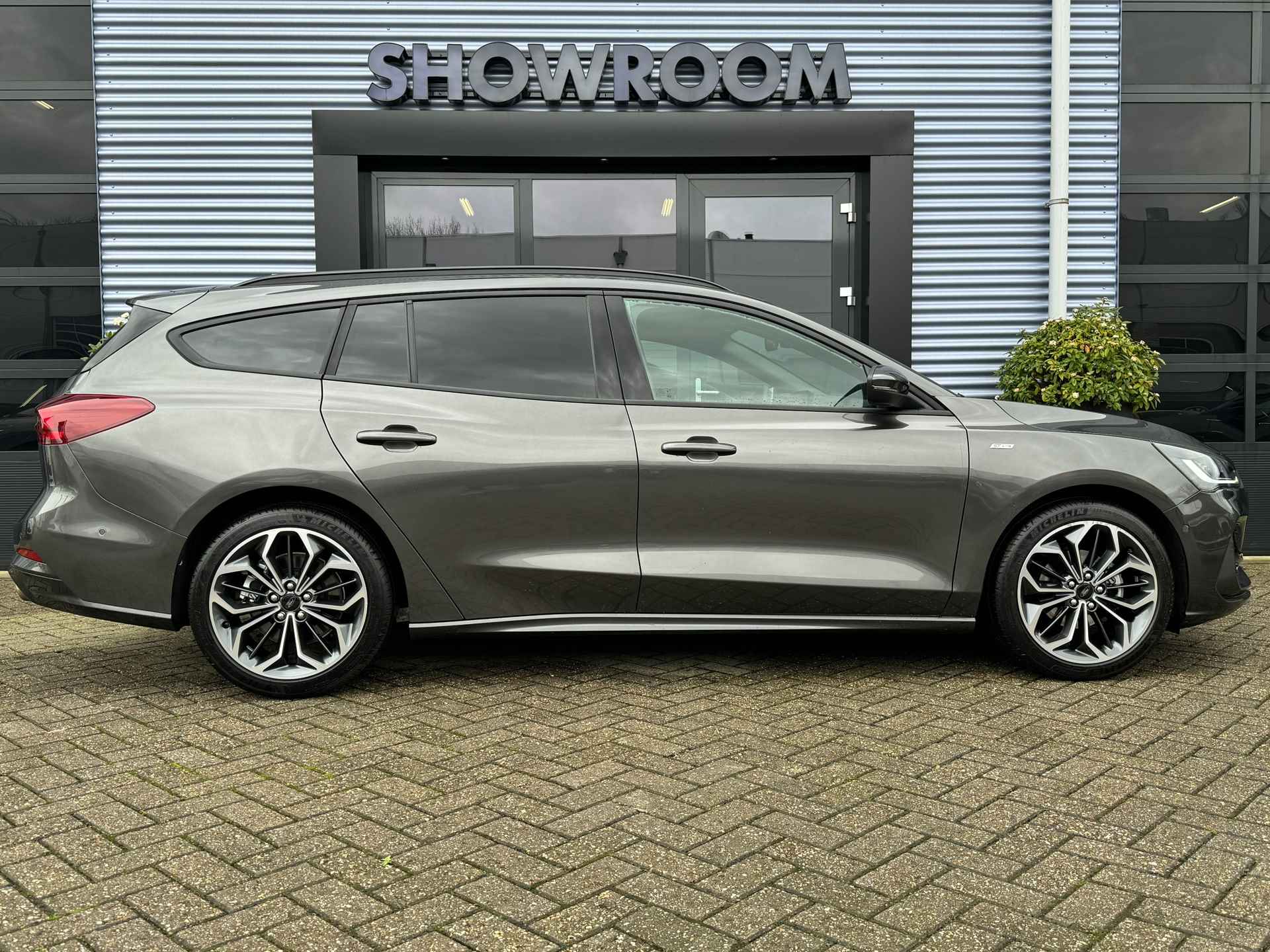 Ford Focus Wagon 1.0 EcoBoost Hybrid ST Line X Navi|Camera|PDC|Apple Carplay - 13/37