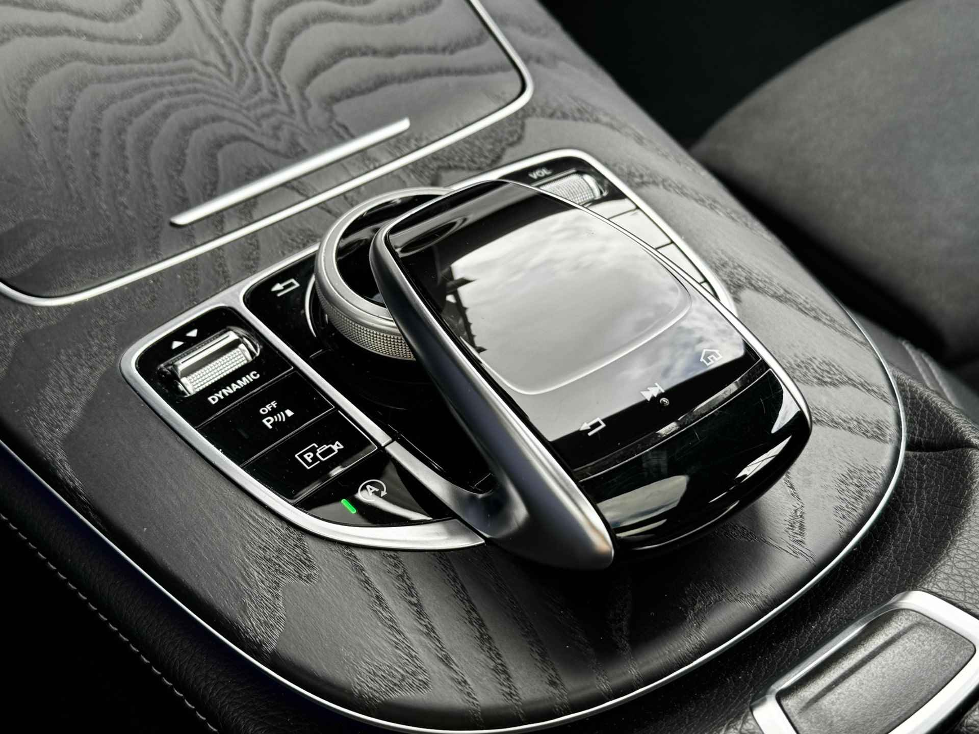 Mercedes-Benz E-Klasse E 200 Estate AMG Line | Trekhaak | Panoramadak | Burmester | 360° Camera - 17/19