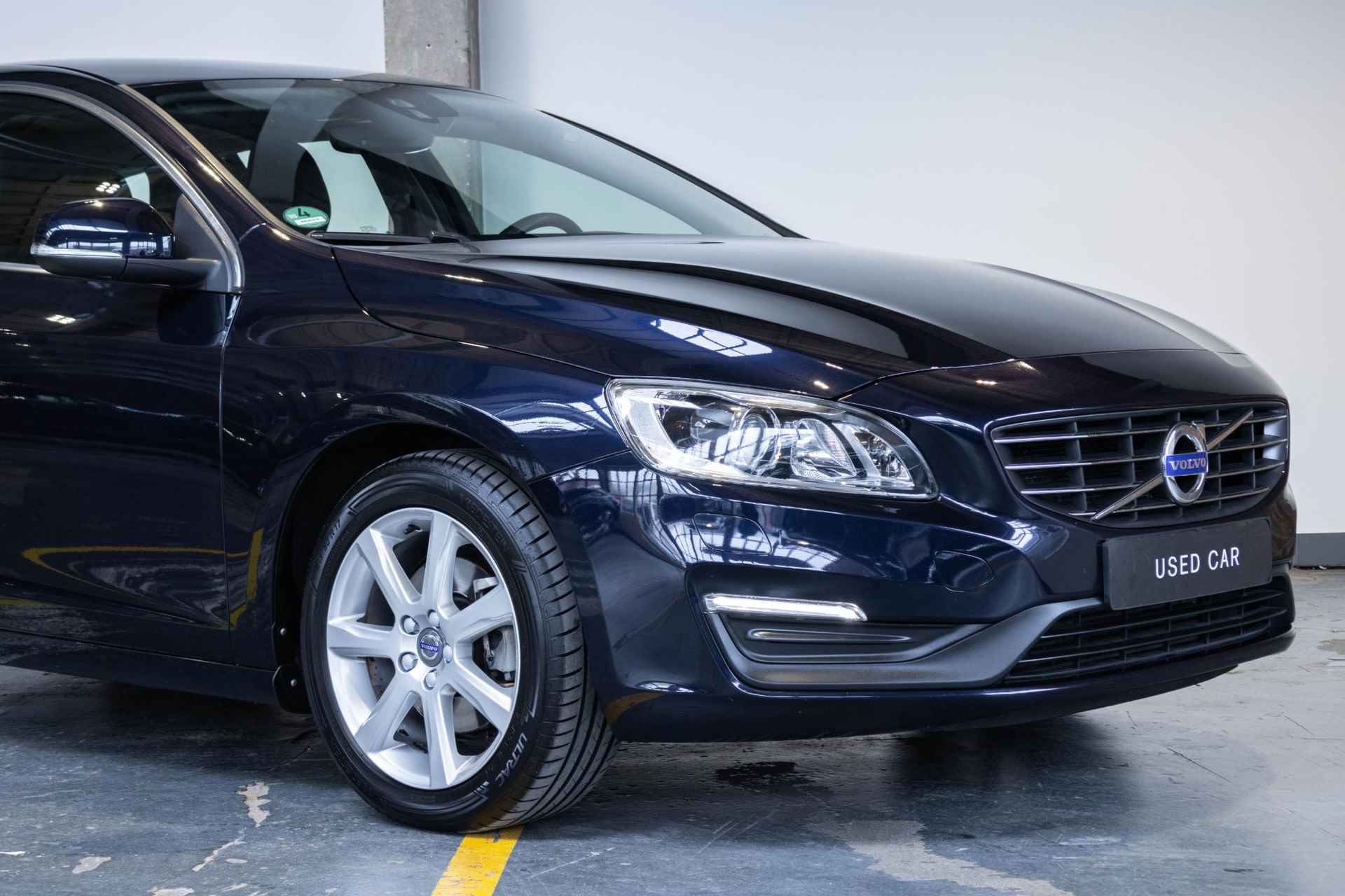 Volvo V60 T3 Nordic+ | Dealer onderhouden | Volvo on Call | Stoelverwarming | High Performance audio | Parkeerverwarming | Parkeersensoren achter | Verwarmde voorruit - 7/41