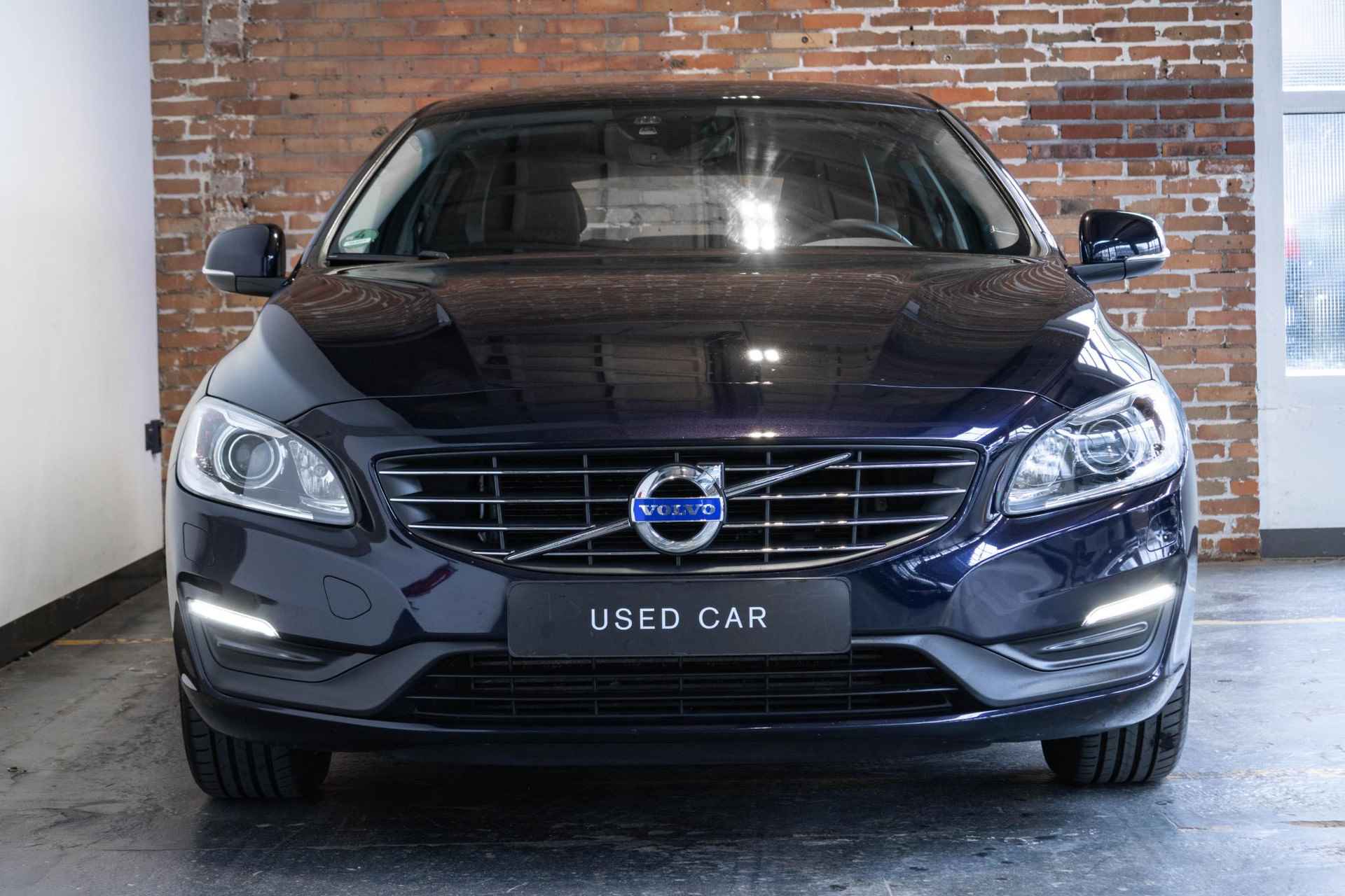 Volvo V60 T3 Nordic+ | Dealer onderhouden | Volvo on Call | Stoelverwarming | High Performance audio | Parkeerverwarming | Parkeersensoren achter | Verwarmde voorruit - 8/41