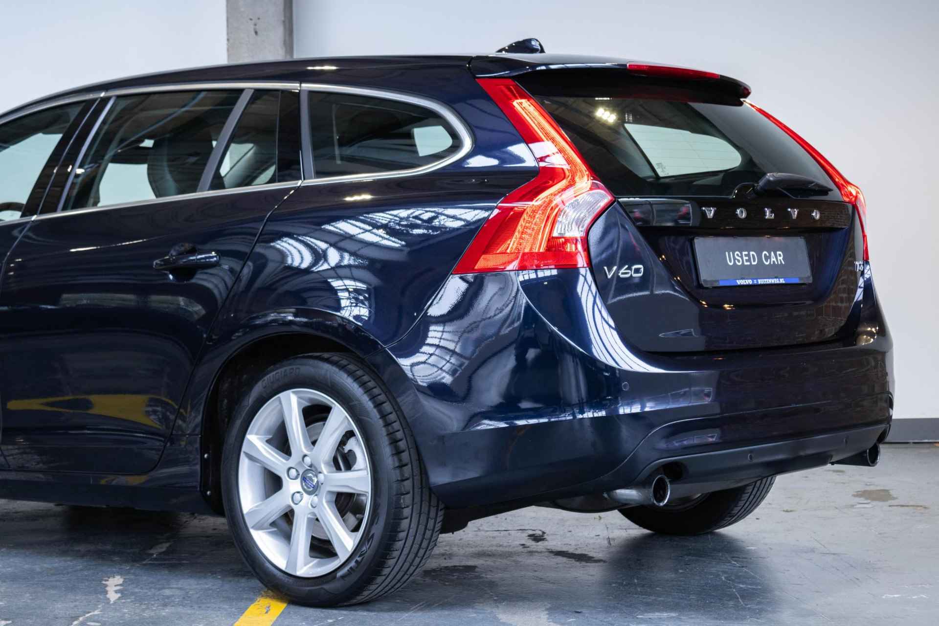 Volvo V60 T3 Nordic+ | Dealer onderhouden | Volvo on Call | Stoelverwarming | High Performance audio | Parkeerverwarming | Parkeersensoren achter | Verwarmde voorruit - 11/41