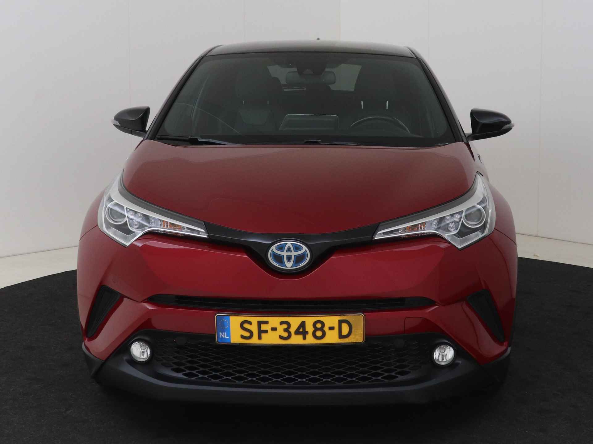 Toyota C-HR 1.8 Hybrid Black Edition I Navigatie I Climate Control I Cruise Control I Camera I Trekhaak Afneembaar I 2e Eigenaar I Dealer Onderhouden I Stoelverwarming Voor I Keyless Entry/Start I Subwoofer I - 27/48