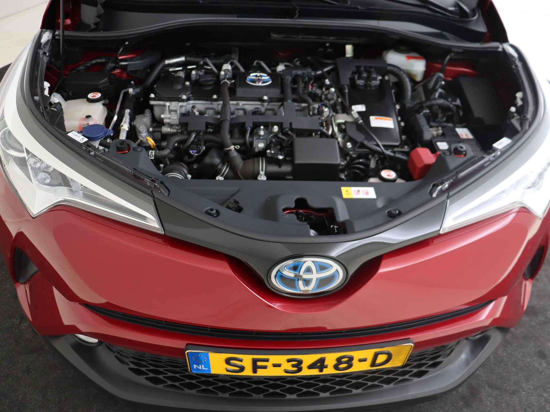 Toyota C-HR 1.8 Hybrid Black Edition I Navigatie I Climate Control I Cruise Control I Camera I Trekhaak Afneembaar I 2e Eigenaar I Dealer Onderhouden I Stoelverwarming Voor I Keyless Entry/Start I Subwoofer I - 40/48