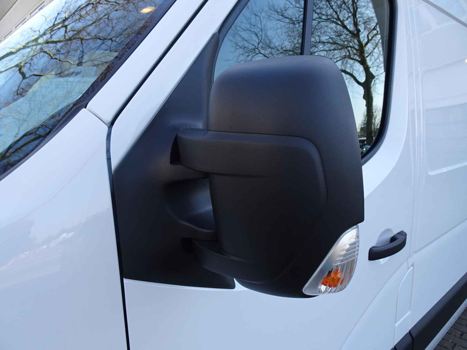 Nissan Interstar 2.3 dCi L2H2 Acenta | TREKHAAK / AIRBAG PACK | VOORRAAD | 20% KORTING | DIRECT LEVERBAAR! - 15/23