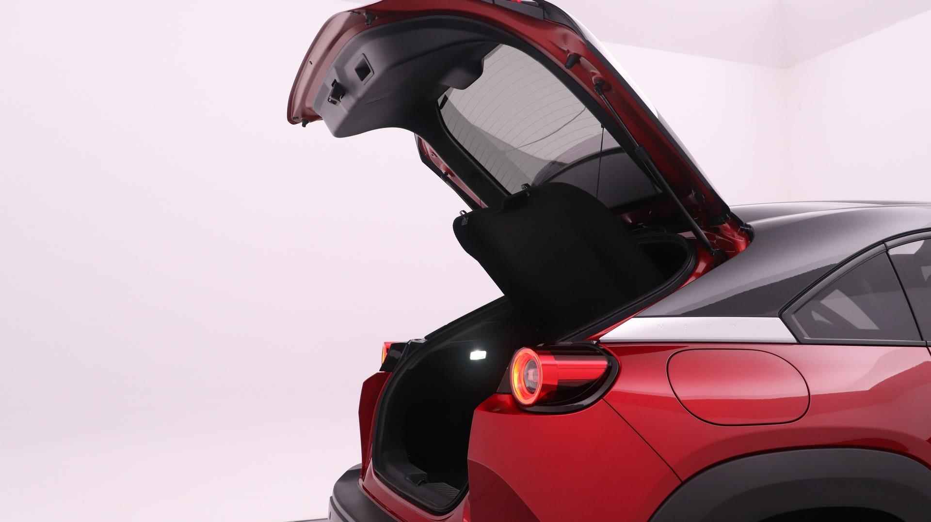 Mazda MX-30 e-SkyActiv 145 Advantage | € 4.000,- korting | € 2.950 overheidssubsidie mogelijk | Uit voorraad leverbaar | - 38/41