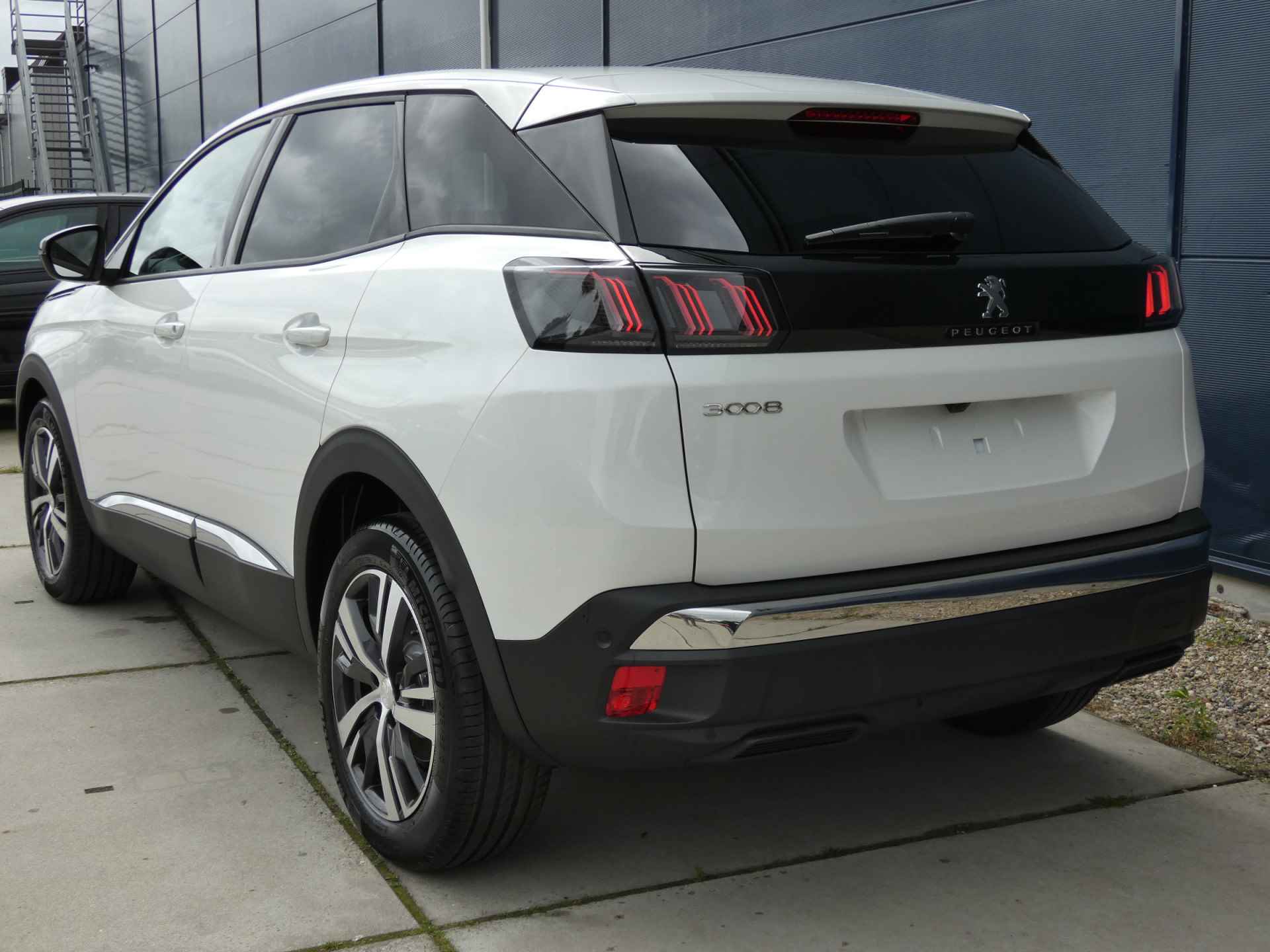 Peugeot 3008 1.6 HYbrid 180 Allure Pack Business EINDE JAAR DEAL- EUR 8.947,- KORTING - PROFITEER NU! - 10/41