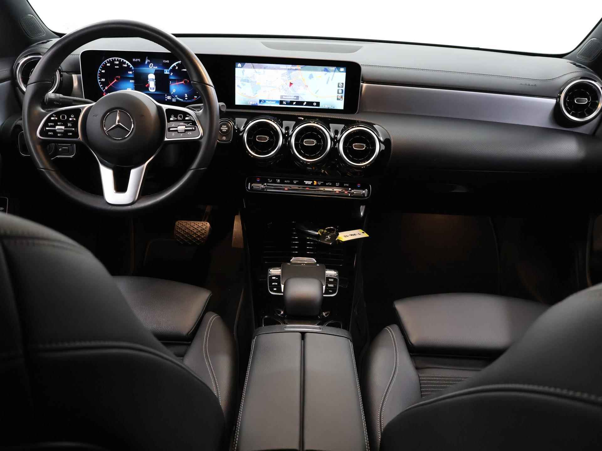 Mercedes-Benz CLA-klasse 180 Business Solution Progressive | Nieuw model | Stoelverwarming | Parkeerpakket met achteruitrijcamera | Navigatie | Cruise Control | Widescreen - 9/46