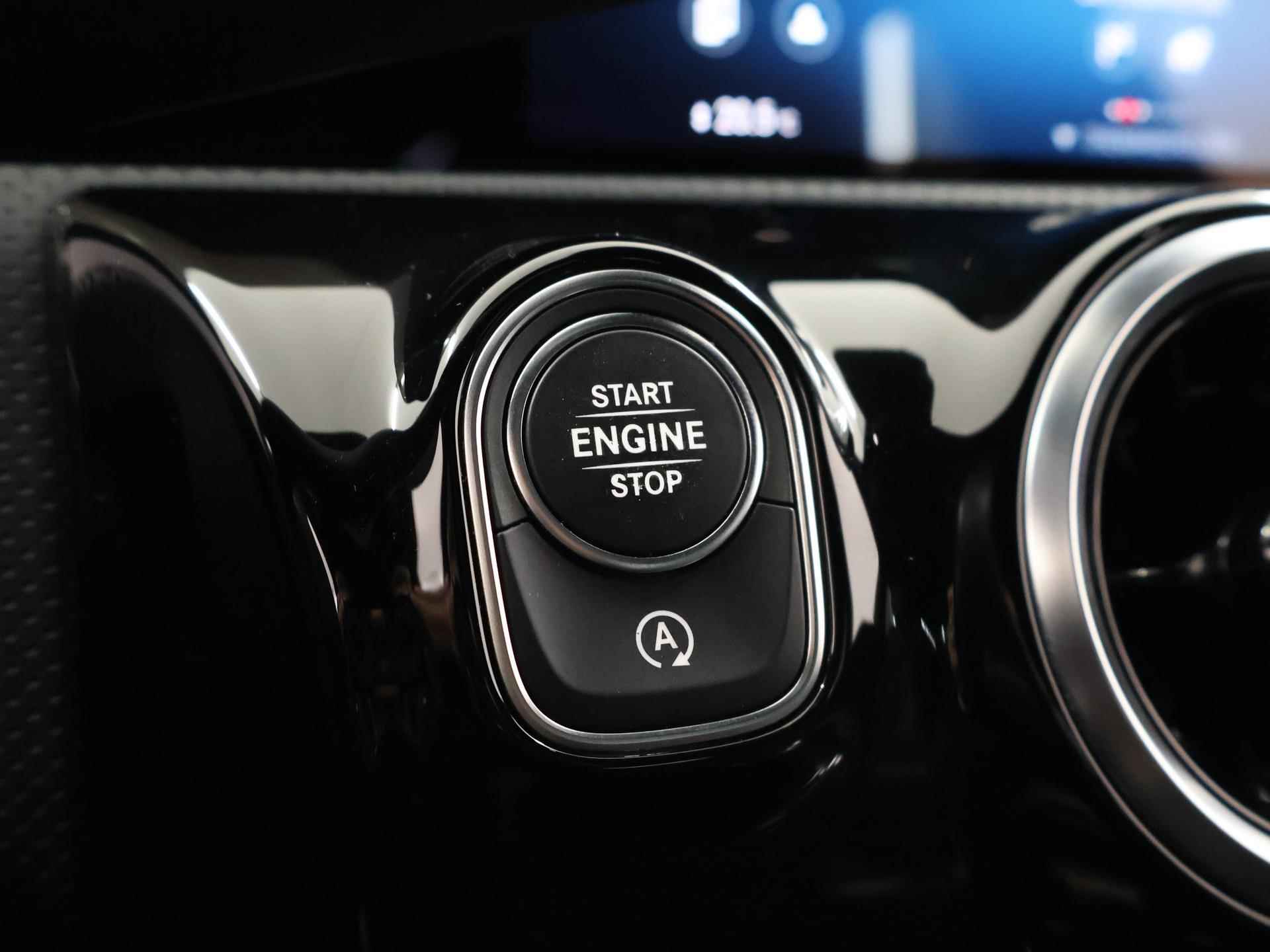 Mercedes-Benz CLA-klasse 180 Business Solution Progressive | Nieuw model | Stoelverwarming | Parkeerpakket met achteruitrijcamera | Navigatie | Cruise Control | Widescreen - 35/46