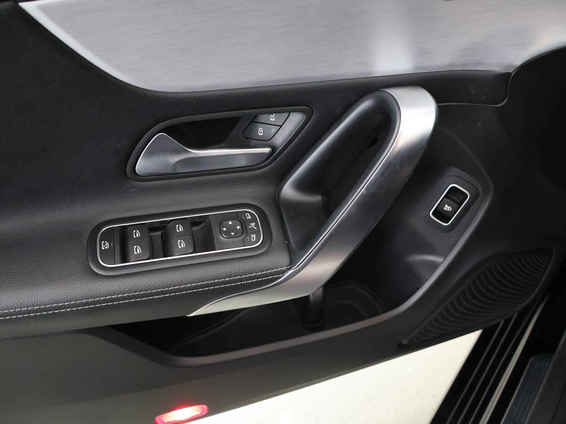 Mercedes-Benz CLA-klasse 180 Business Solution Progressive | Nieuw model | Stoelverwarming | Parkeerpakket met achteruitrijcamera | Navigatie | Cruise Control | Widescreen - 39/46