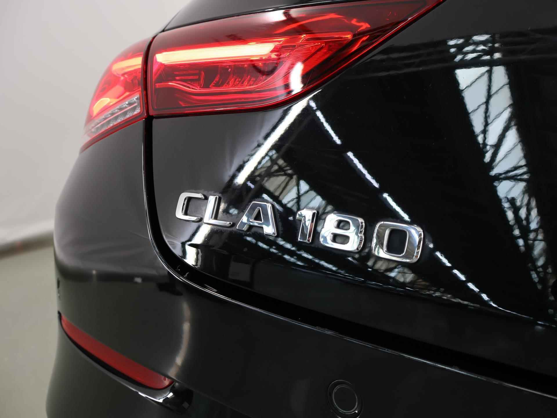 Mercedes-Benz CLA-klasse 180 Business Solution Progressive | Nieuw model | Stoelverwarming | Parkeerpakket met achteruitrijcamera | Navigatie | Cruise Control | Widescreen - 43/46