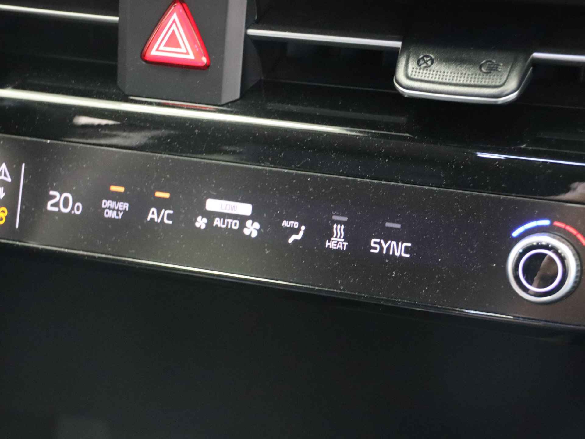 Kia EV6 Air 58 kWh  BTW-auto | Stoel en stuurverwarming | Navigatie | Camera | Adaptieve cruise control | Parkeersensoren voor en achter | Apple Carplay / Android Auto | Dode hoekdetectie | Demo | - 29/47