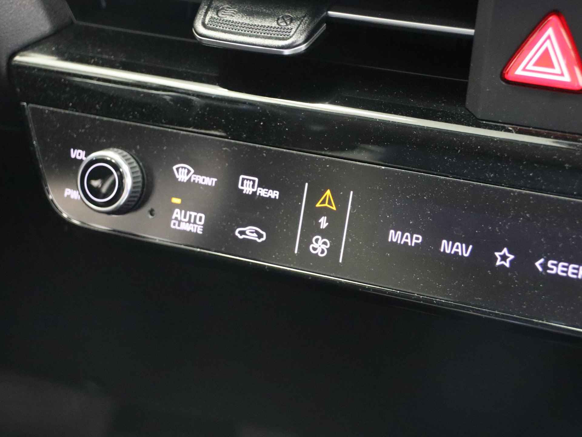 Kia EV6 Air 58 kWh  BTW-auto | Stoel en stuurverwarming | Navigatie | Camera | Adaptieve cruise control | Parkeersensoren voor en achter | Apple Carplay / Android Auto | Dode hoekdetectie | Demo | - 30/47