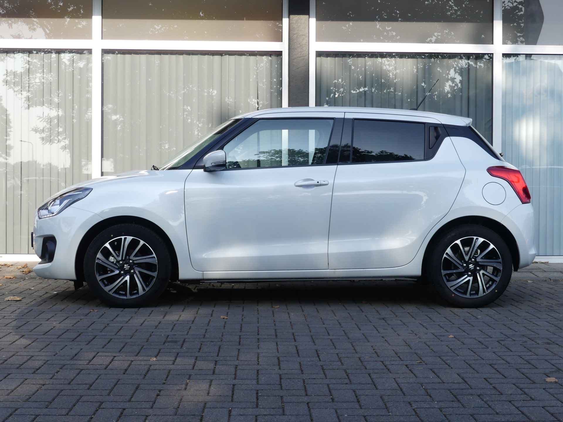 Suzuki Swift 1.2 Style Automaat Smart Hybrid Camera, Parkeersensoren, Navigatie - 3/33