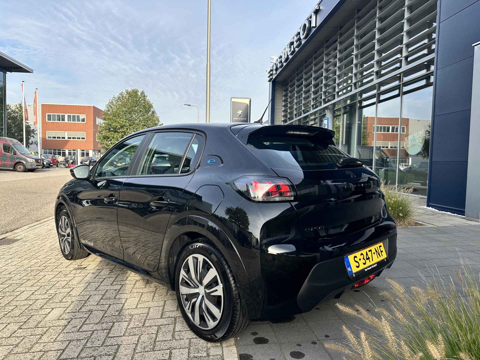 Peugeot e-208 EV Active 50 kWh Apple carplay - 9/27