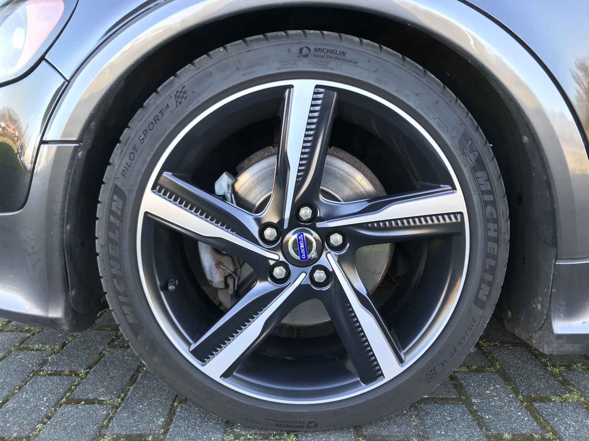 Volvo C30 2.4i Momentum | Rijklaar incl garantie | Achterspoiler Donker glas Xenon 18'' lichtmetaal - 9/12