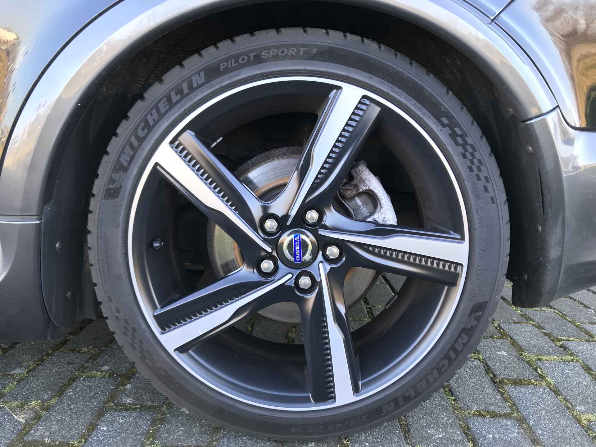 Volvo C30 2.4i Momentum | Rijklaar incl garantie | Achterspoiler Donker glas Xenon 18'' lichtmetaal - 10/12