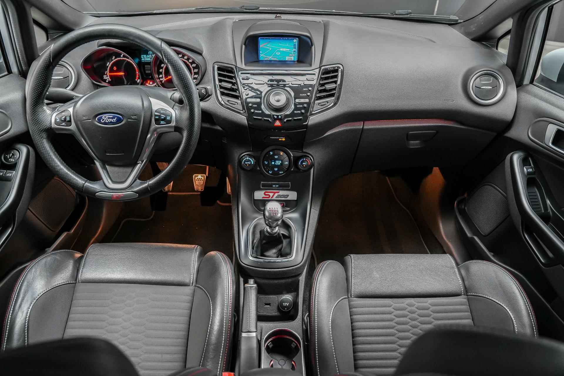 Ford Fiesta 1.6 200pk ST-200 |camera|navigatie|keyless|winterpakket|Sony|inklapbare spiegels| - 4/35