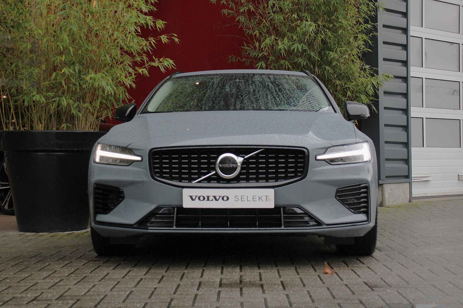 Volvo V60 2.0 T6 Plug-in hybrid AWD Plus Dark | Stuur- en stoelverwarming | Pilot Assist | Memory Seats | Achteruitrijcamera | CarPlay - 9/23