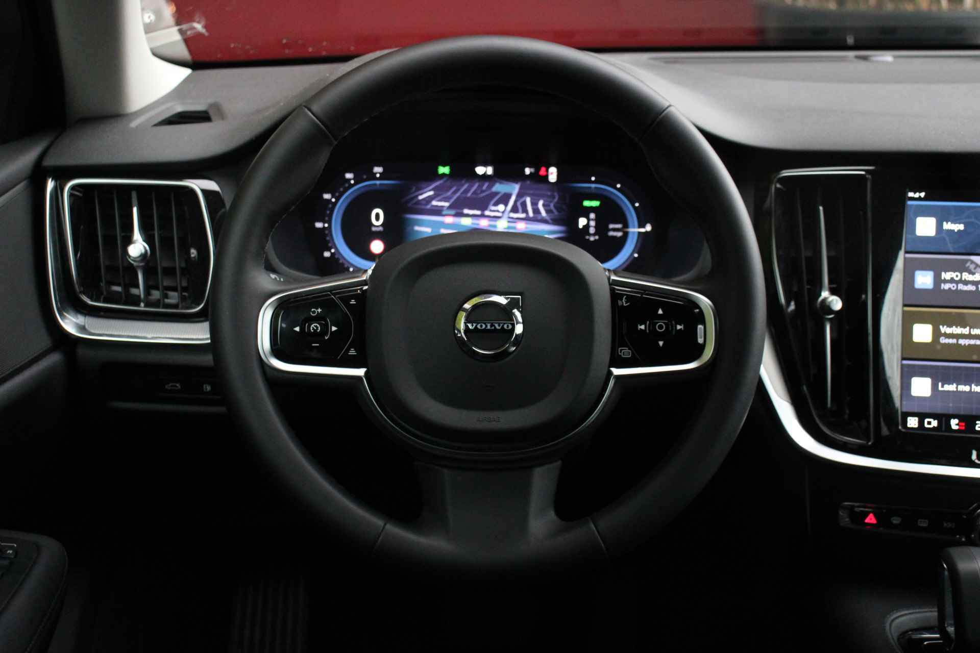 Volvo V60 2.0 T6 Plug-in hybrid AWD Plus Dark | Stuur- en stoelverwarming | Pilot Assist | Memory Seats | Achteruitrijcamera | CarPlay - 12/23