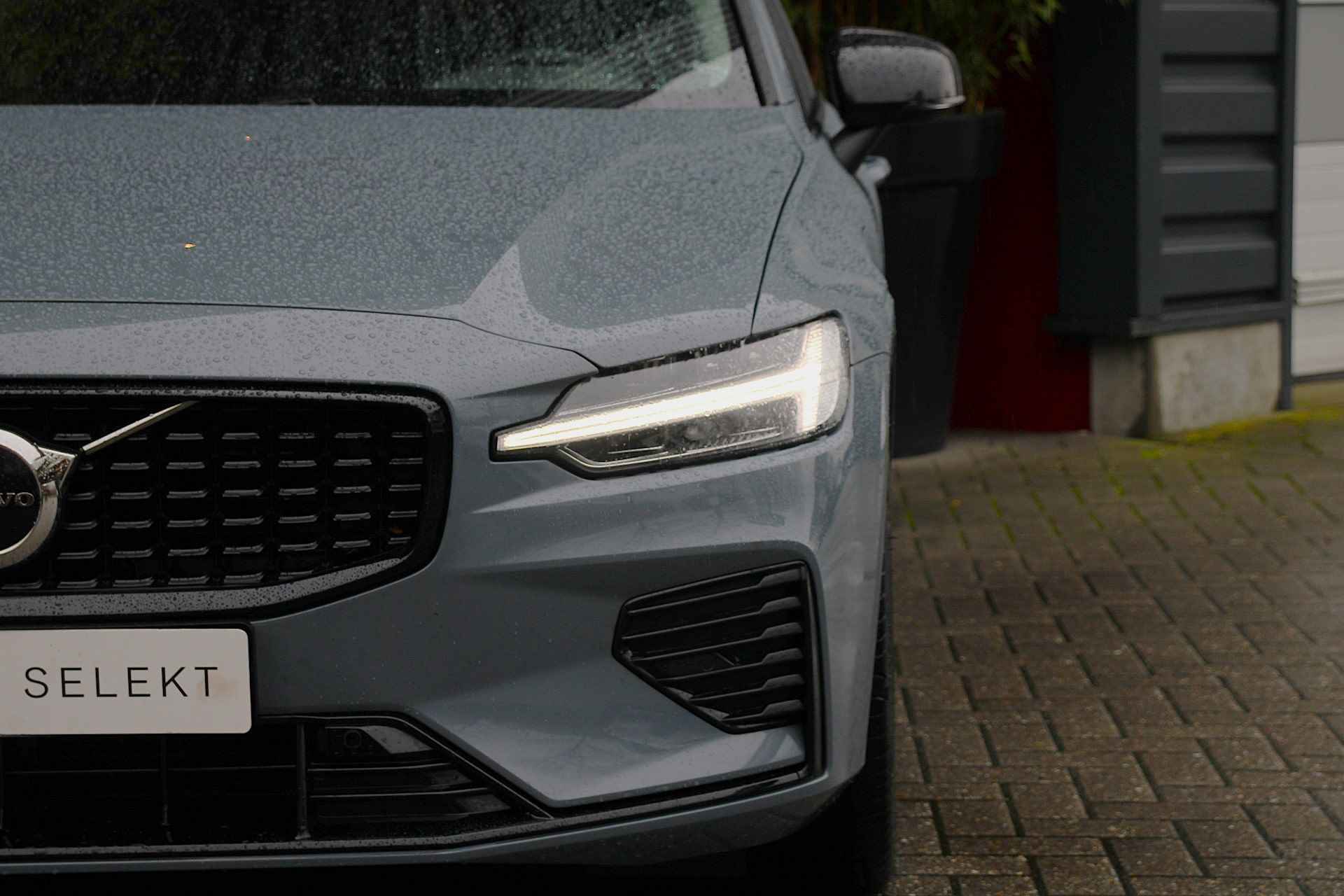 Volvo V60 2.0 T6 Plug-in hybrid AWD Plus Dark | Stuur- en stoelverwarming | Pilot Assist | Memory Seats | Achteruitrijcamera | CarPlay - 22/23