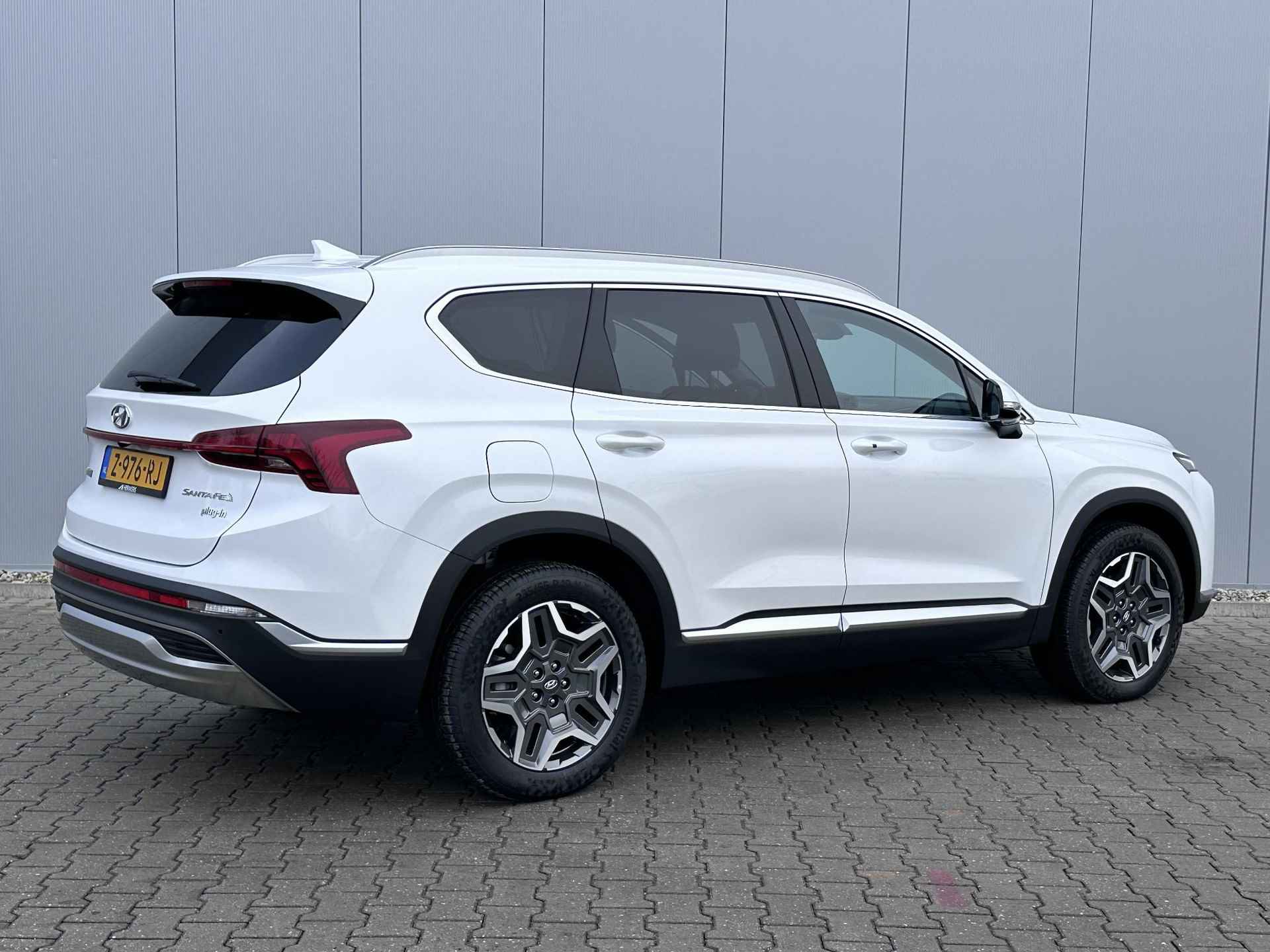 Hyundai Santa Fe 1.6 T-GDI PHEV Comfort Smart / Lederen bekleding / Stoelverwarming / Adaptieve Cruise Control / Keyless / PDC V+A - 3/36