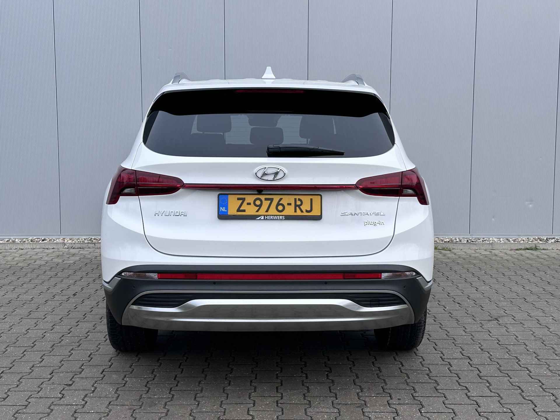 Hyundai Santa Fe 1.6 T-GDI PHEV Comfort Smart / Lederen bekleding / Stoelverwarming / Adaptieve Cruise Control / Keyless / PDC V+A - 24/36