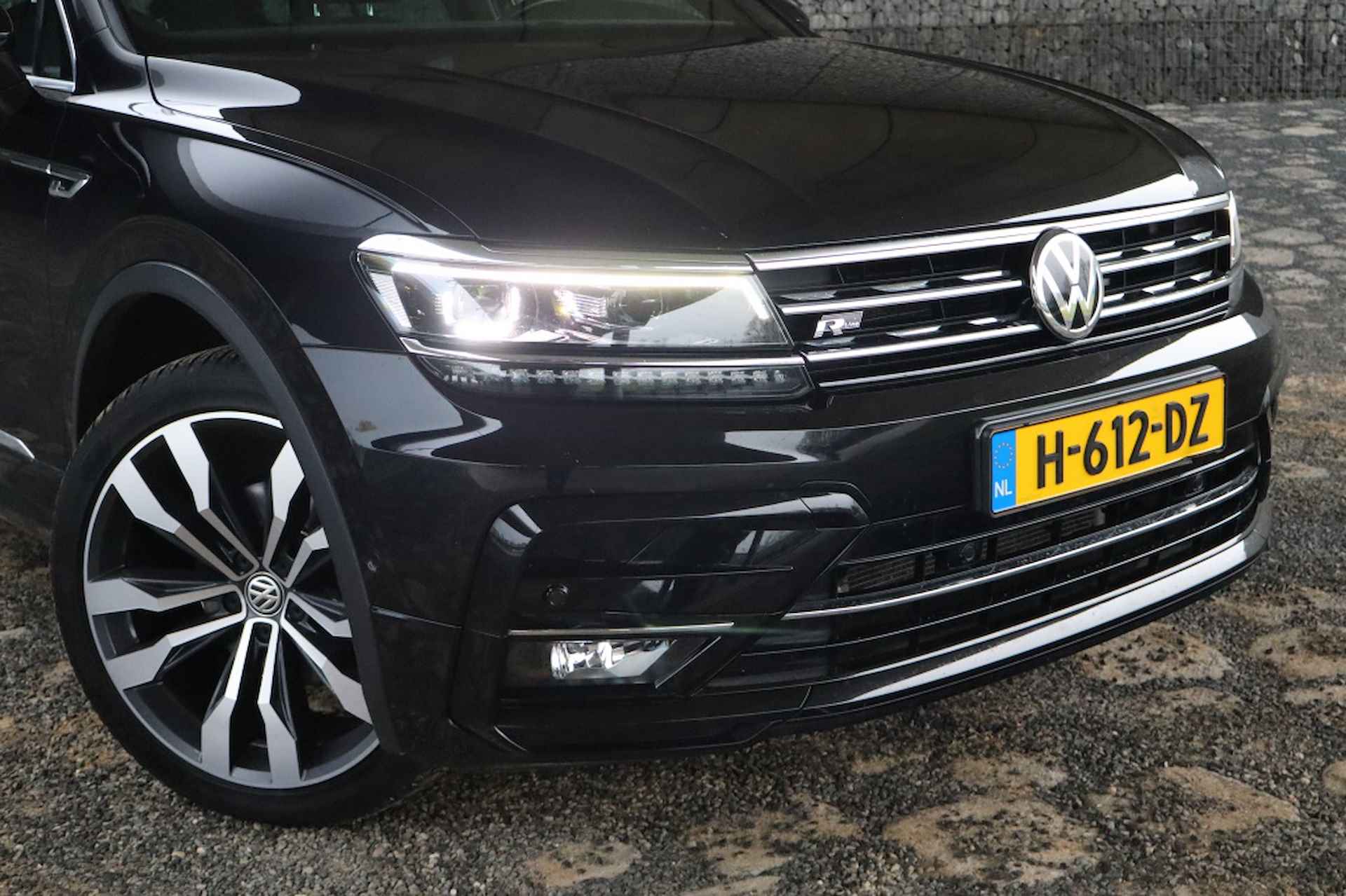 Volkswagen Tiguan 1.5 TSI Highl. Bus R I Geen Import I Panorama dak I LED verlicht - 4/19