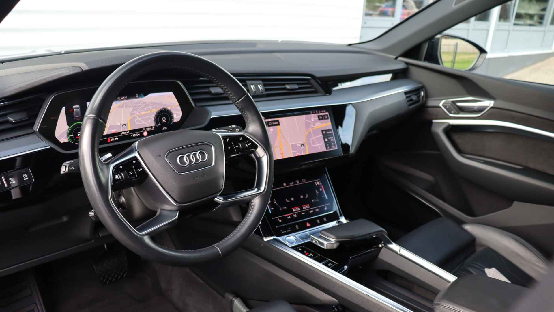 Audi e-tron 55 quattro | B&O | Head-up | Panoramadak | Matrix LED | Tour | City | Valcona leder - 8/34