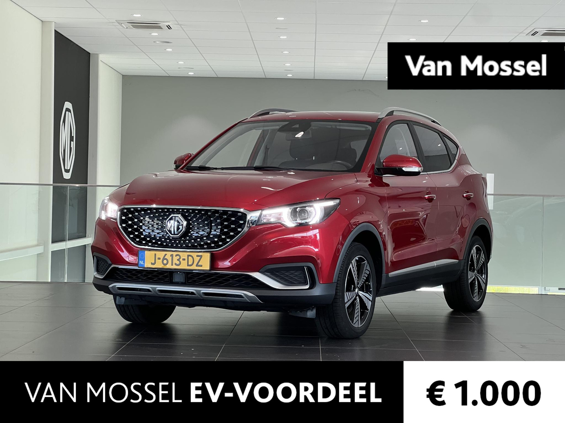 MG ZS EV Luxury 45 kWh | 1e-Eigenaar | Leder | Navi | Panoramadak | Apple CarPlay | Camera |