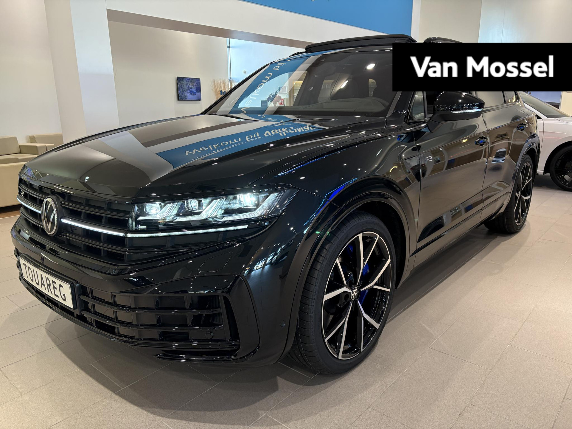 Volkswagen Touareg 3.0 TSi eHybrid 4MOTION R |Direct leverbaar |  'puglia ergo' lederen bekleding r design |  Nachtzichtassistent (night vision) |  Servosluiting portieren |  Trekhaak inclusief trailer assist |  Multimedia pakket