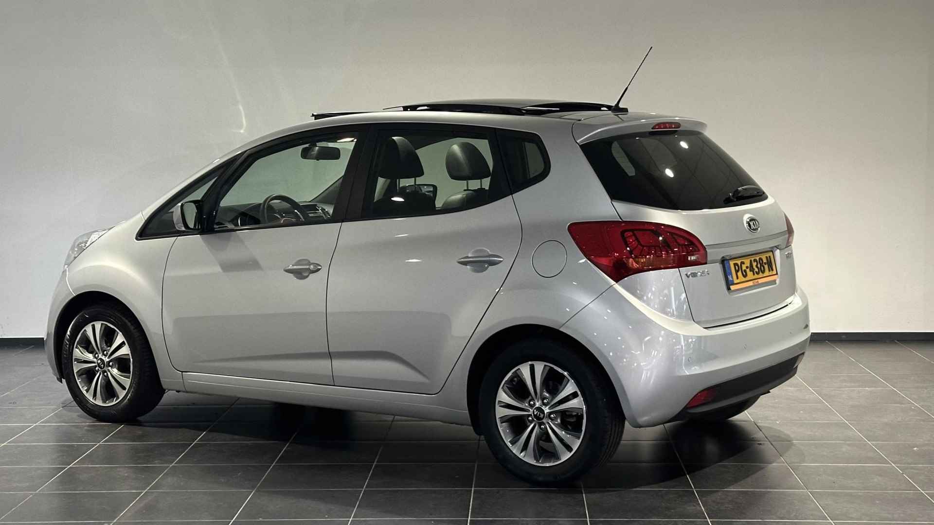 Kia Venga 1.4 CVVT Summer Edition  | Panoramadak | Navigatie | Climate Control | Camera | Cruise Control - 4/26