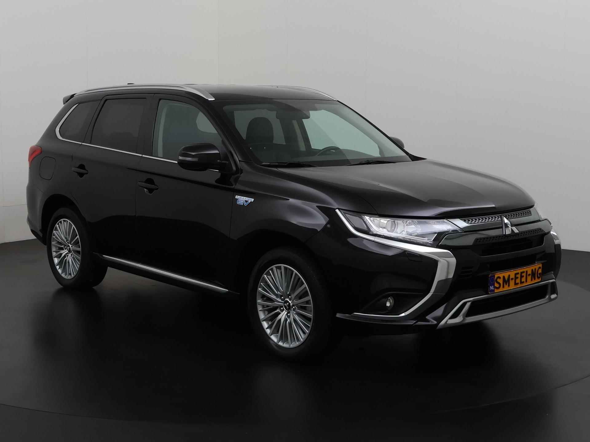 Mitsubishi Outlander 2.4 PHEV Intense S | Trekhaak | Camera | Elek stoelbed | Leder/Alcantara | Zondag Open! - 29/38