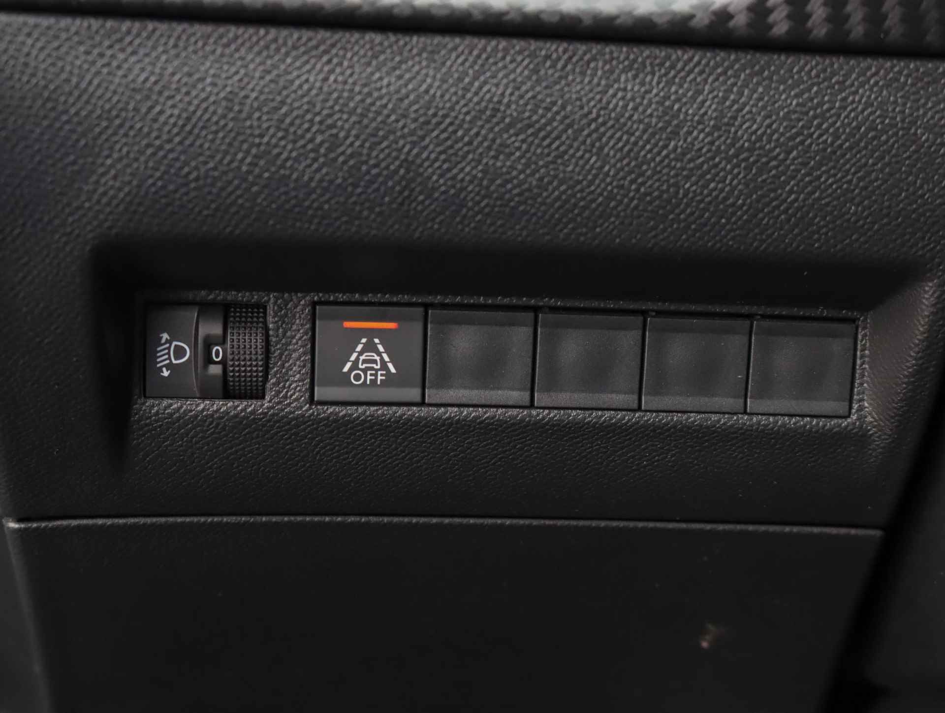 Peugeot 2008 SUV 1.2 100pk Active | Navigatie | Airco | Parkeersensoren - 14/45