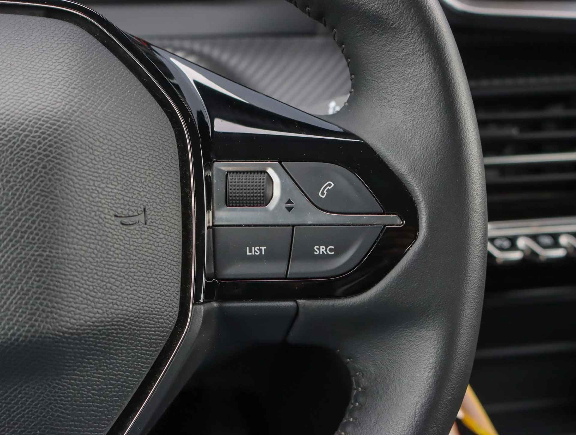 Peugeot 2008 SUV 1.2 100pk Active | Navigatie | Airco | Parkeersensoren - 16/45