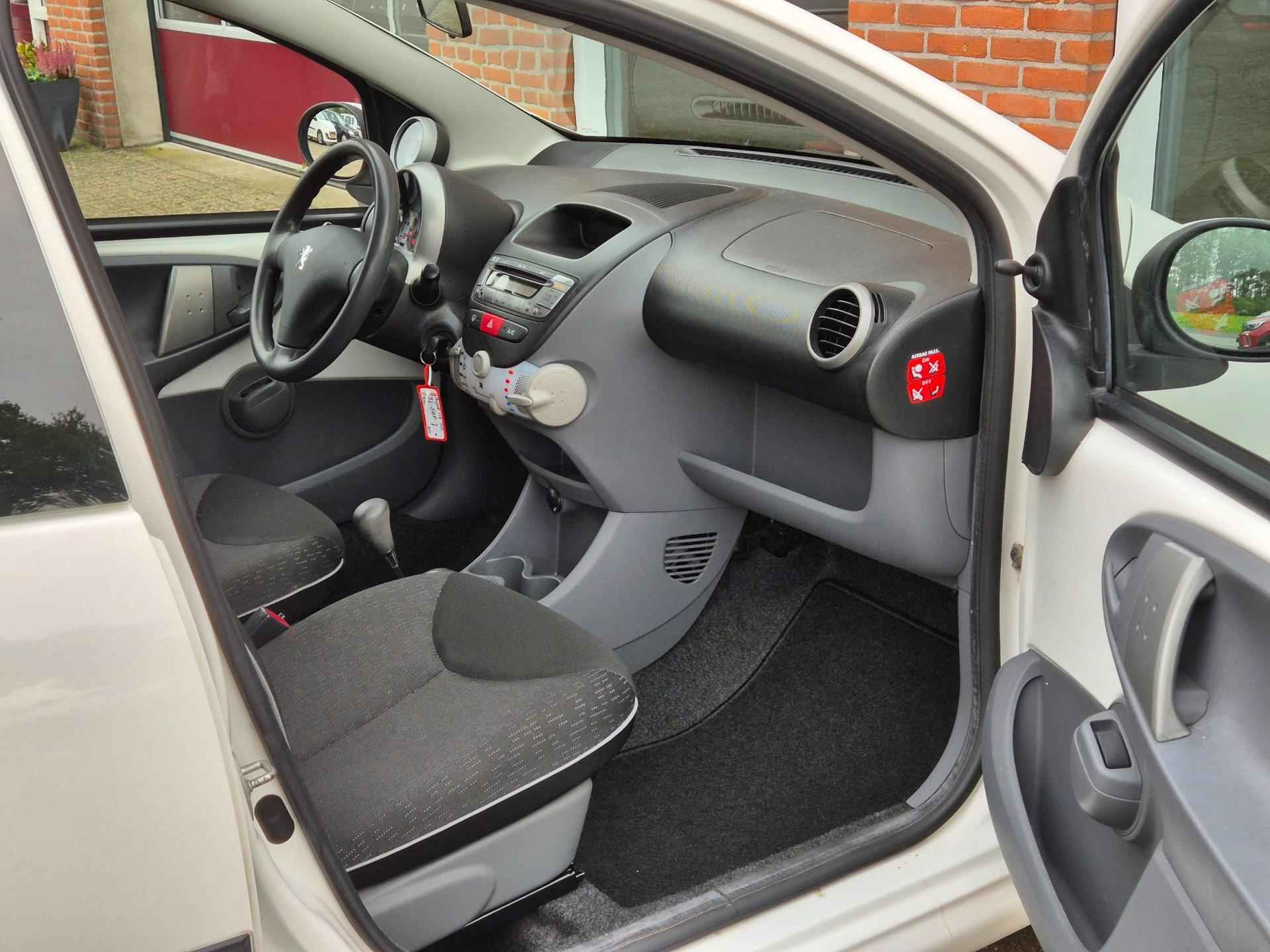 Peugeot 107 1.0-12V XS 68PK 5drs AUTOMAAT airco, elektr.ramen, centr.vergr, radio/cd RIJKLAAR - 7/17