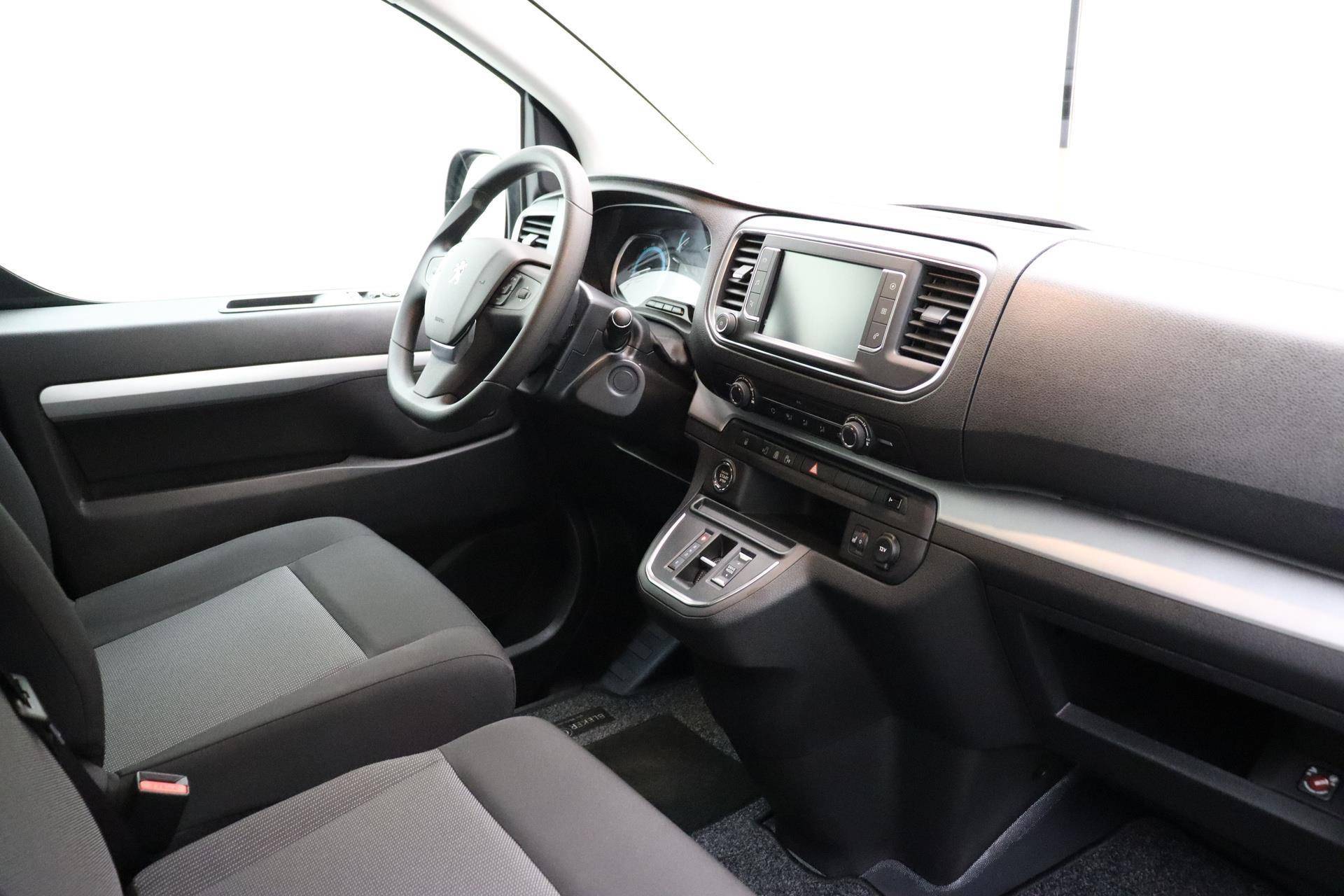 Peugeot e-Traveller 75 kWh Business Standard | 9 zits | Stoelverwarming | Achteruitrijcamera | Elektrische schuifdeuren | Keyless entry & start | Head up display | Lichtmetalen velgen | Xenon - 3/36