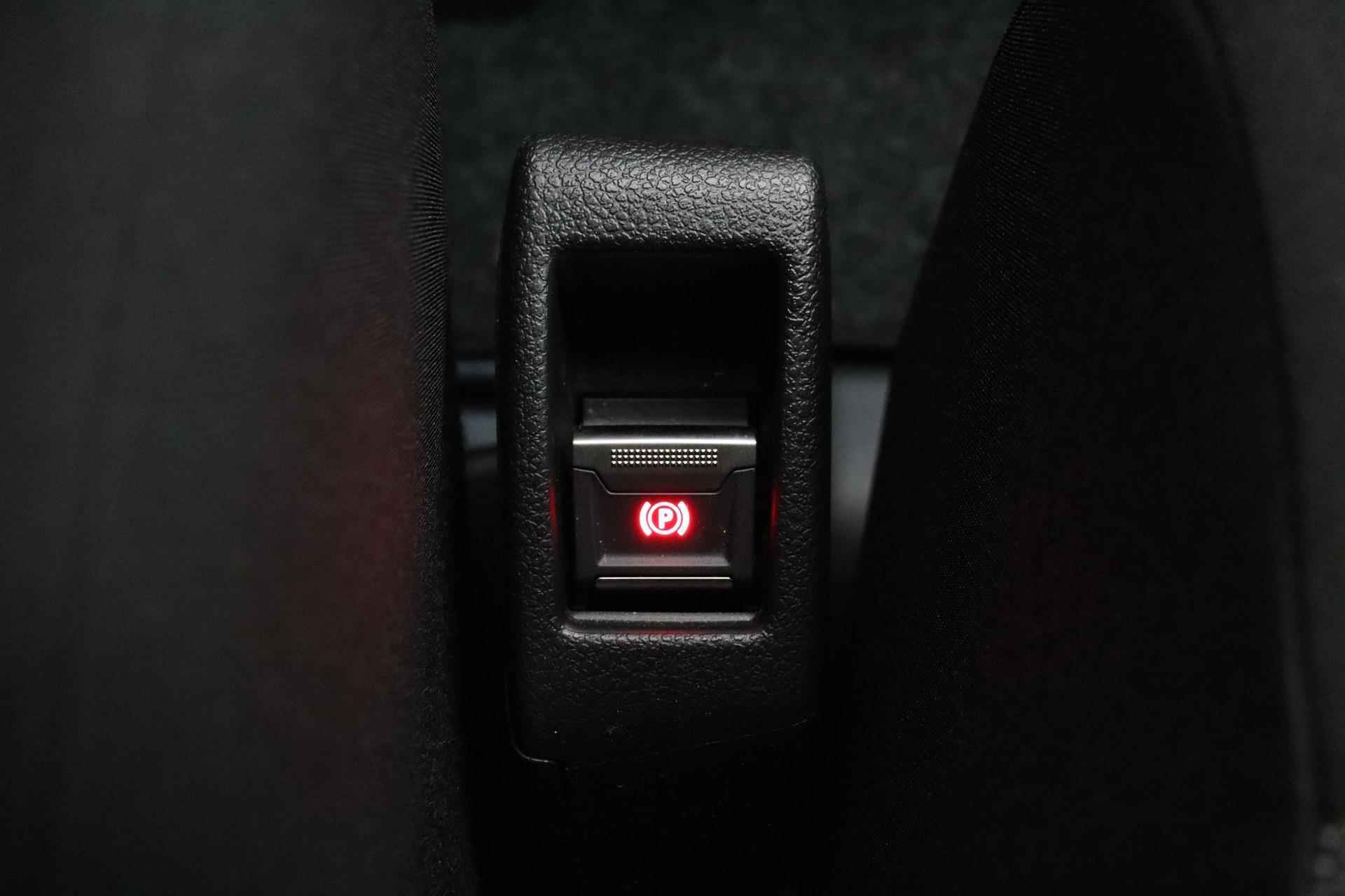 Peugeot e-Traveller 75 kWh Business Standard | 9 zits | Stoelverwarming | Achteruitrijcamera | Elektrische schuifdeuren | Keyless entry & start | Head up display | Lichtmetalen velgen | Xenon - 24/36