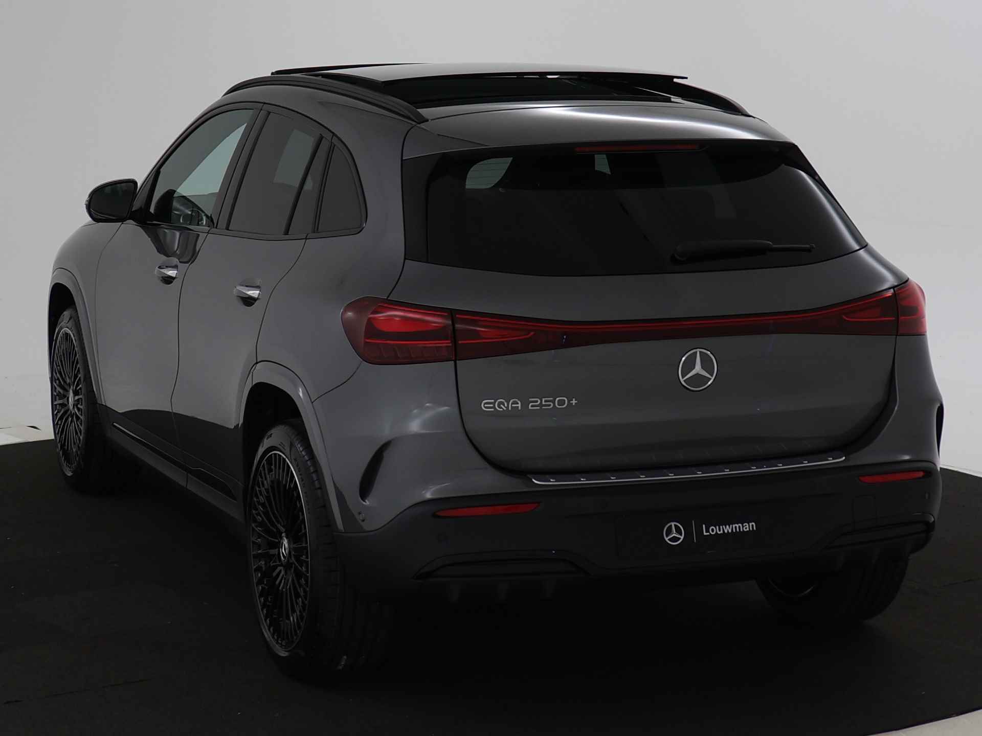 Mercedes-Benz EQA 250+ AMG Line 71 kWh | Nightpakket | Premium pakket | Parkeerpakket met 360°-camera | KEYLESS-GO comfort pakket | GUARD 360° Voertuigbescherming Plus | Winter pakket | EASY PACK achterklep | - 13/40