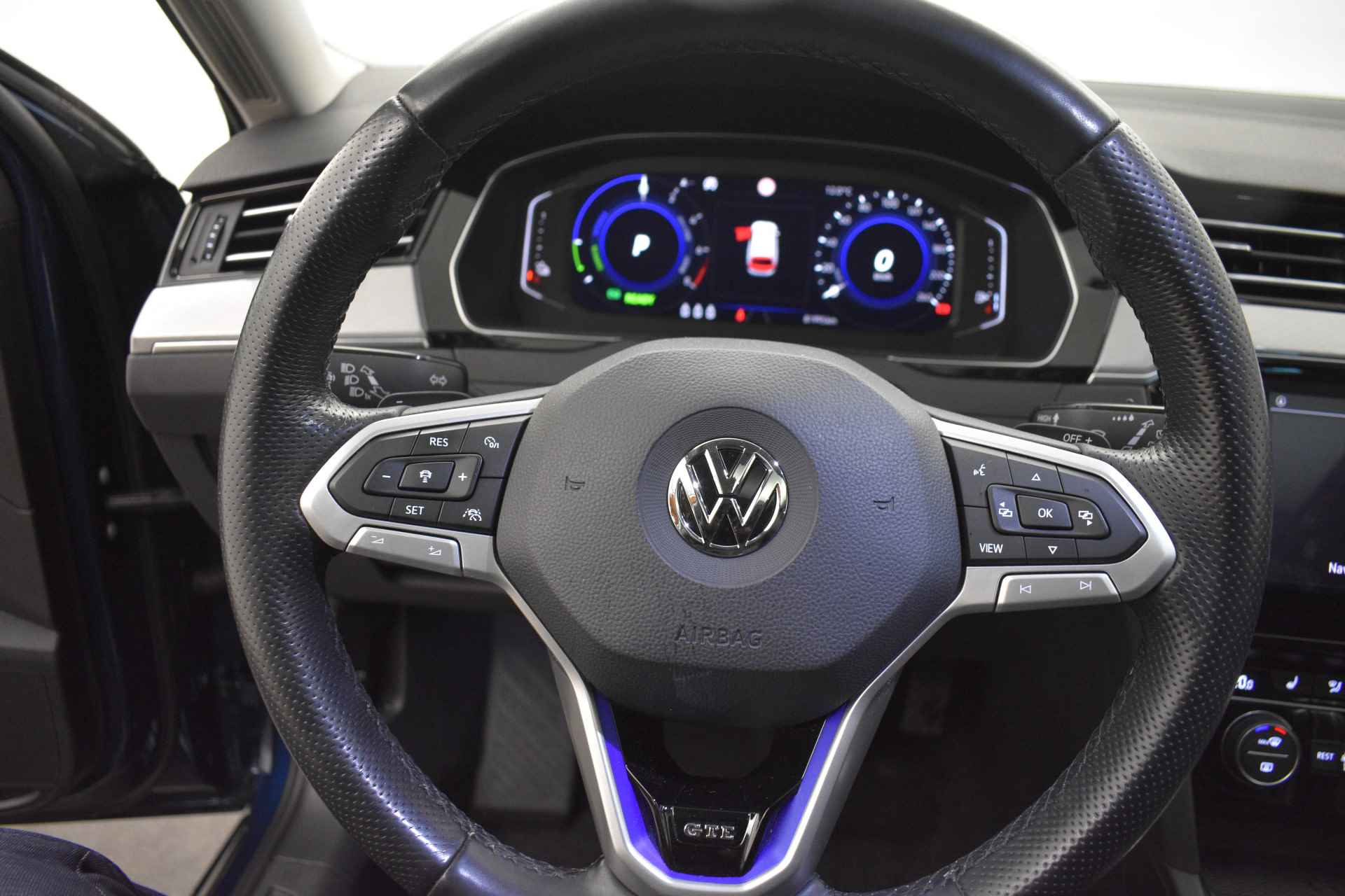 Volkswagen Passat GTE EL Trekh+aKlep Virtual Disc pro Navi Camera Pano Vol Leder - 26/39