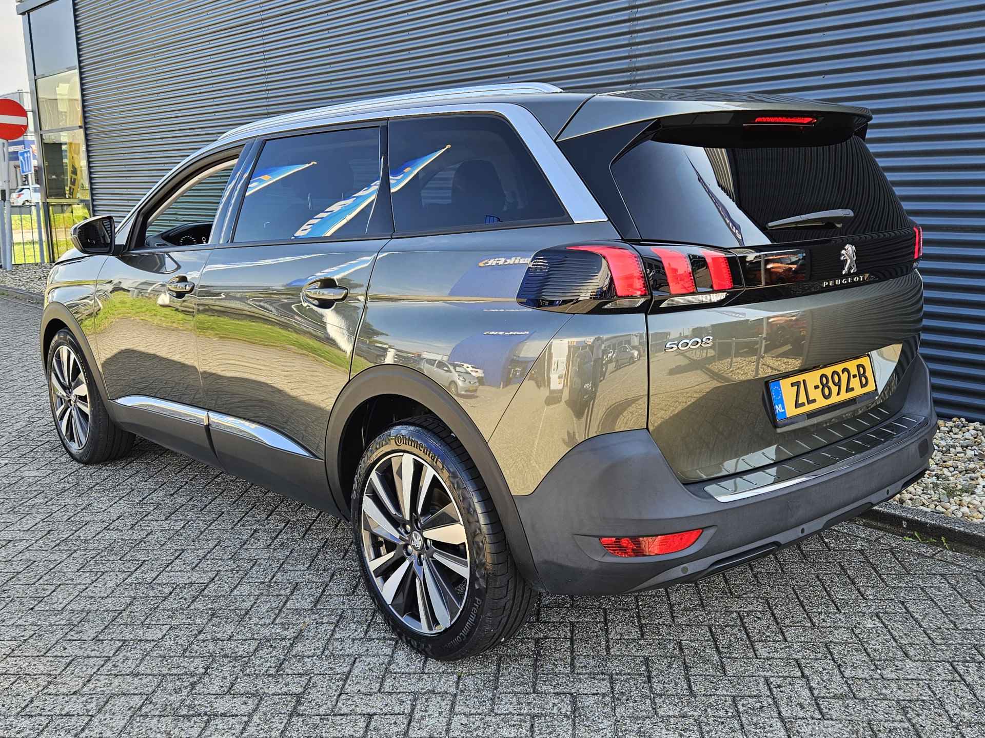 Peugeot 5008 1.2 PureTech Blue Lease Premium | 7-Zits | Navigatie | Camera | Keyless Entry en Achterklep | Draadloze Telefoonlader | Mooie Lage Kilometerstand met NAP !! - 5/48