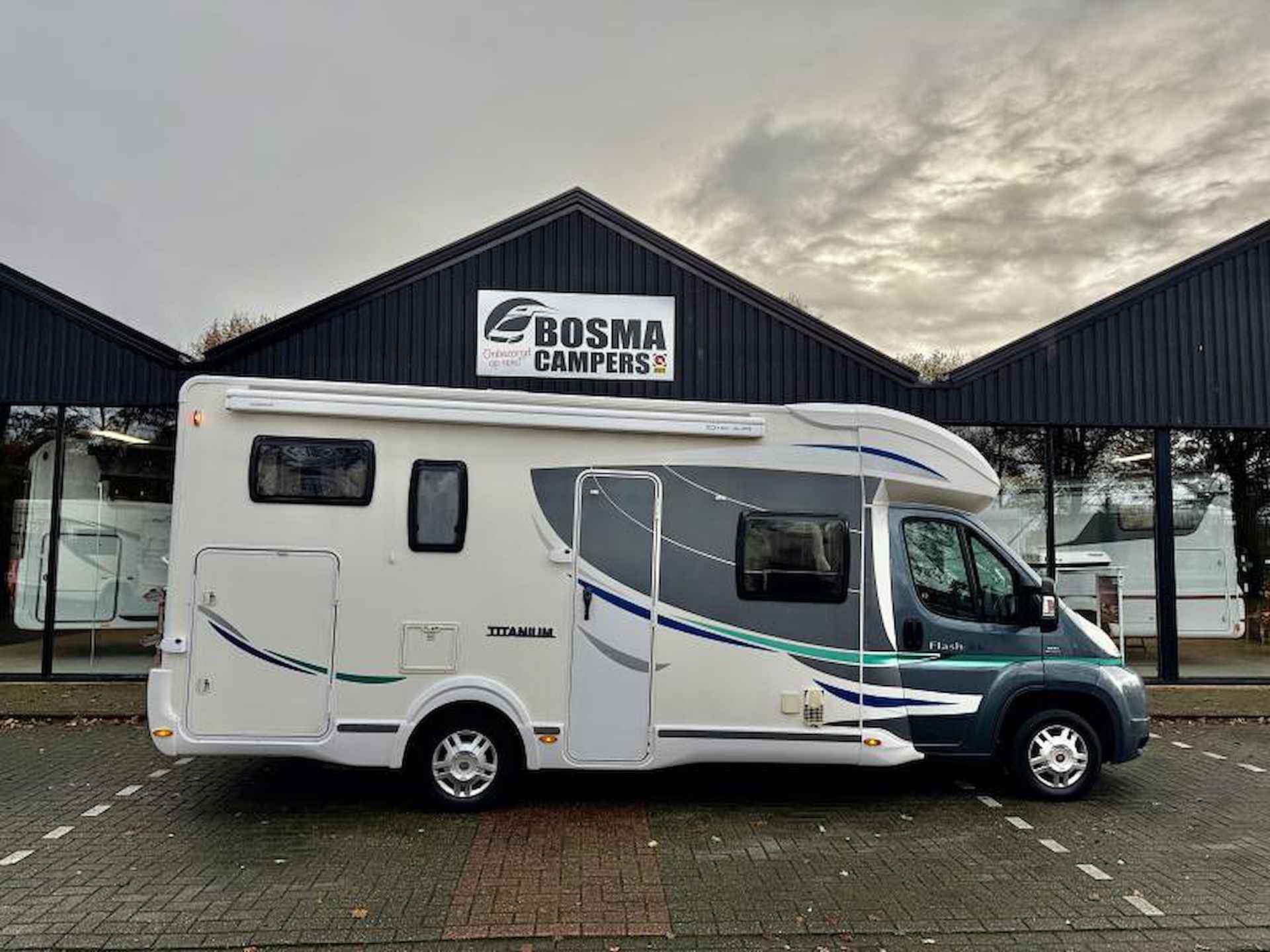 Chausson Flash 26 Hefbed Garage Euro 5 2012 - 8/22