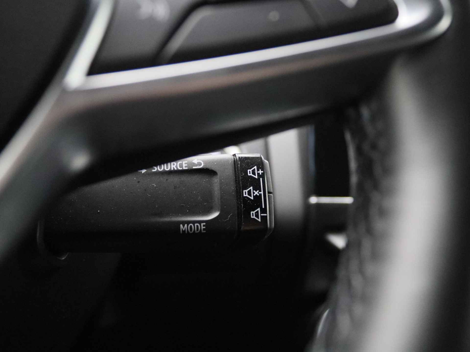 Renault Clio 1.0 TCe 100Pk Intens | 9'3" Navigatie| Bose Geluidsysteem | Apple & Android Carplay | Parkeersensoren & Camera | Climate Control | Automatische Verlichting & Regensensoren | 17" Lichtmetalen Velgen |ntrol| Parkeersensoren Rondom| Achteruitrij Camera| - 21/33