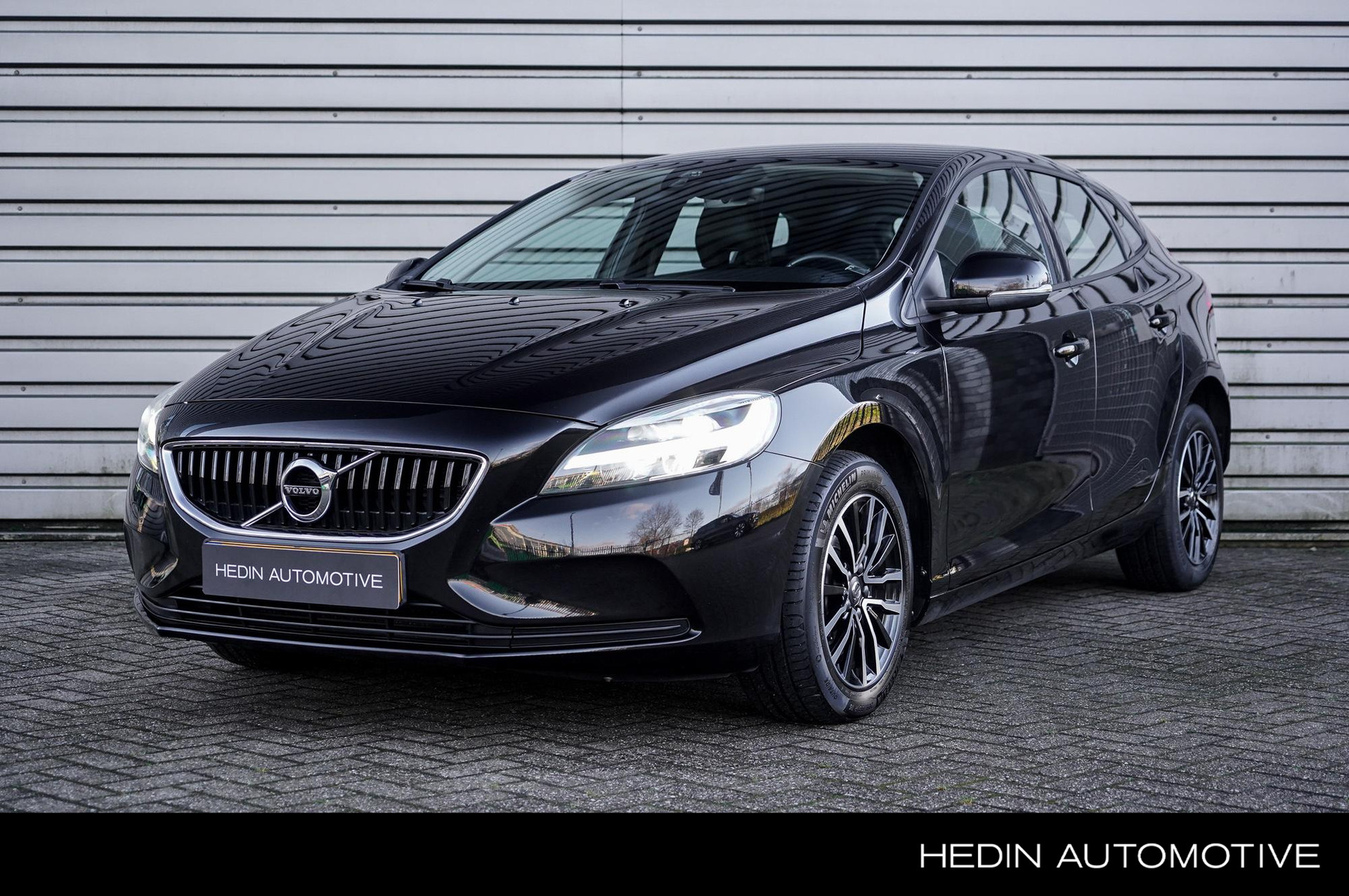 Volvo V40 1.5 T2 Polar+ | Automaat | Lederen bekleding | Stoelverwarming | 16" Lichtmetalen velgen