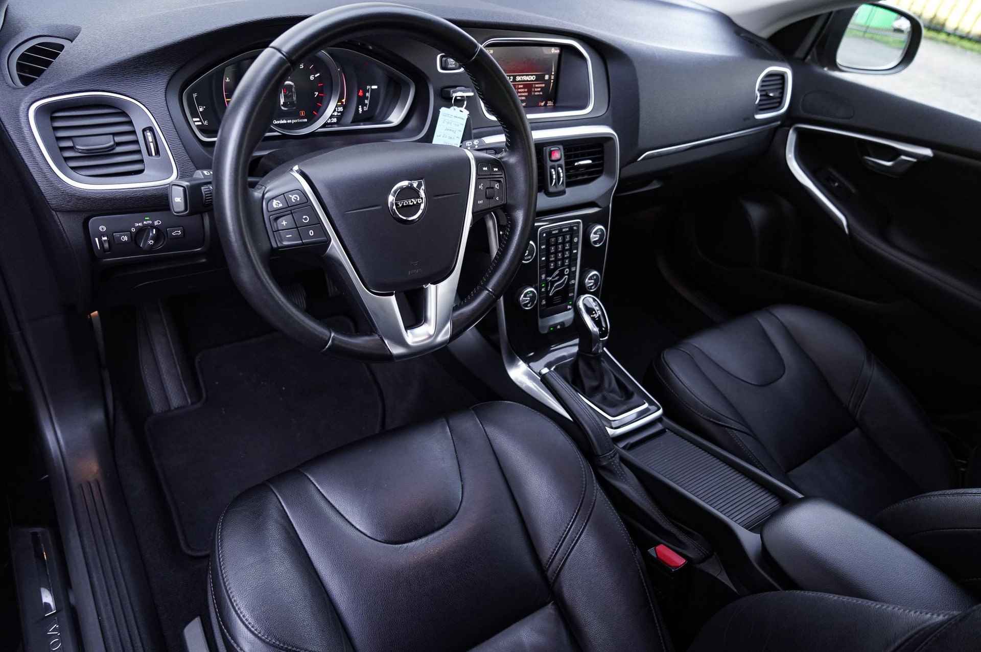 Volvo V40 1.5 T2 Polar+ | Automaat | Lederen bekleding | Stoelverwarming | 16" Lichtmetalen velgen - 11/27